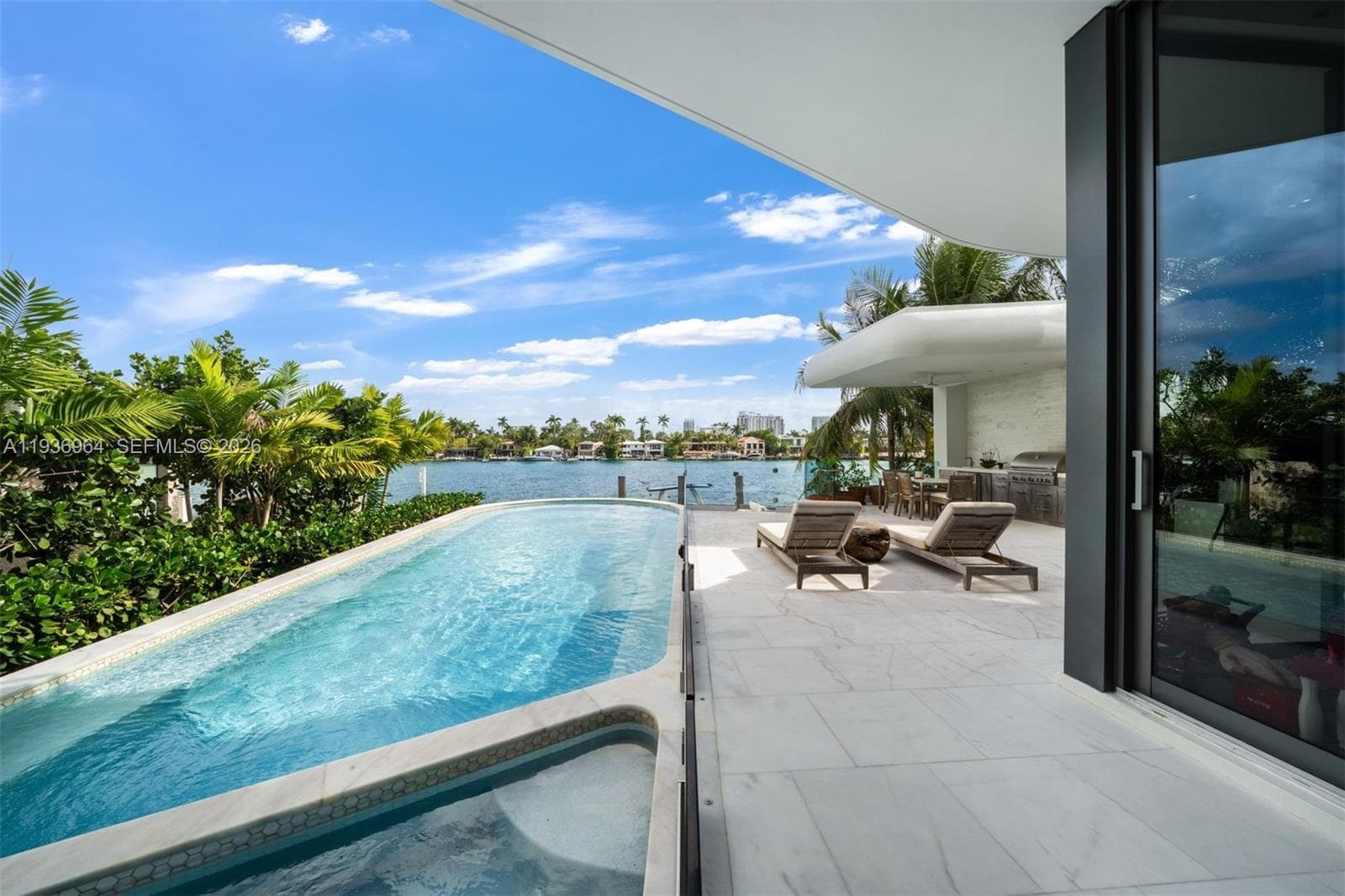 503 E Dilido Dr, Miami Beach FL 33139 — 18