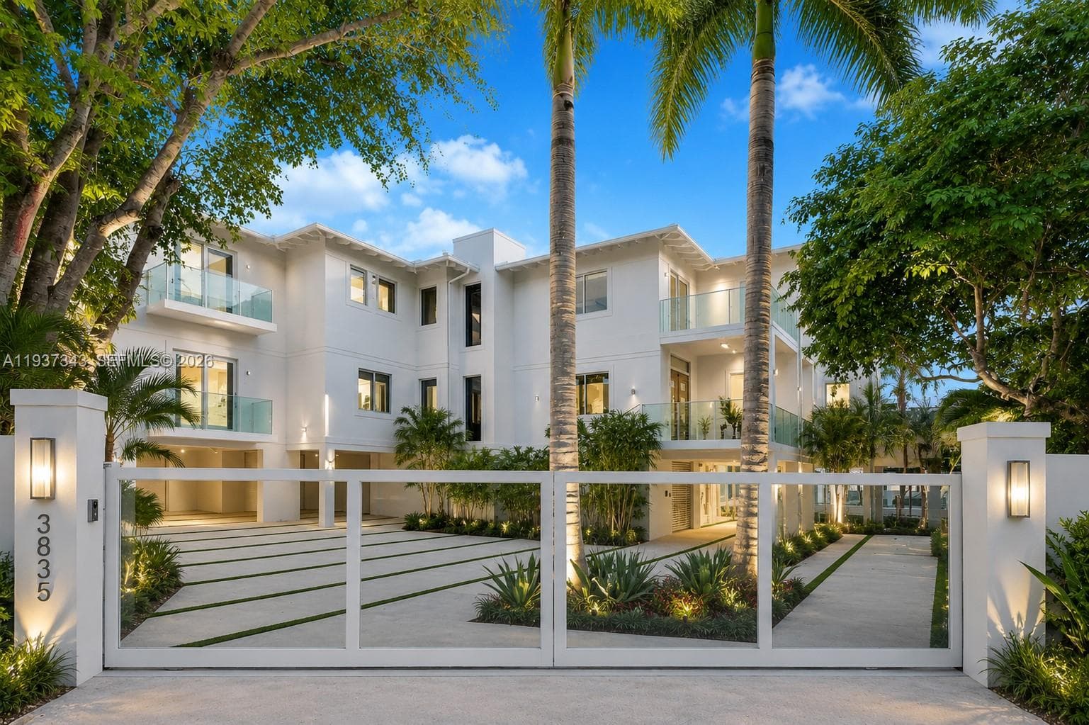 3835 Carole Ct, Miami FL 33133 — 3