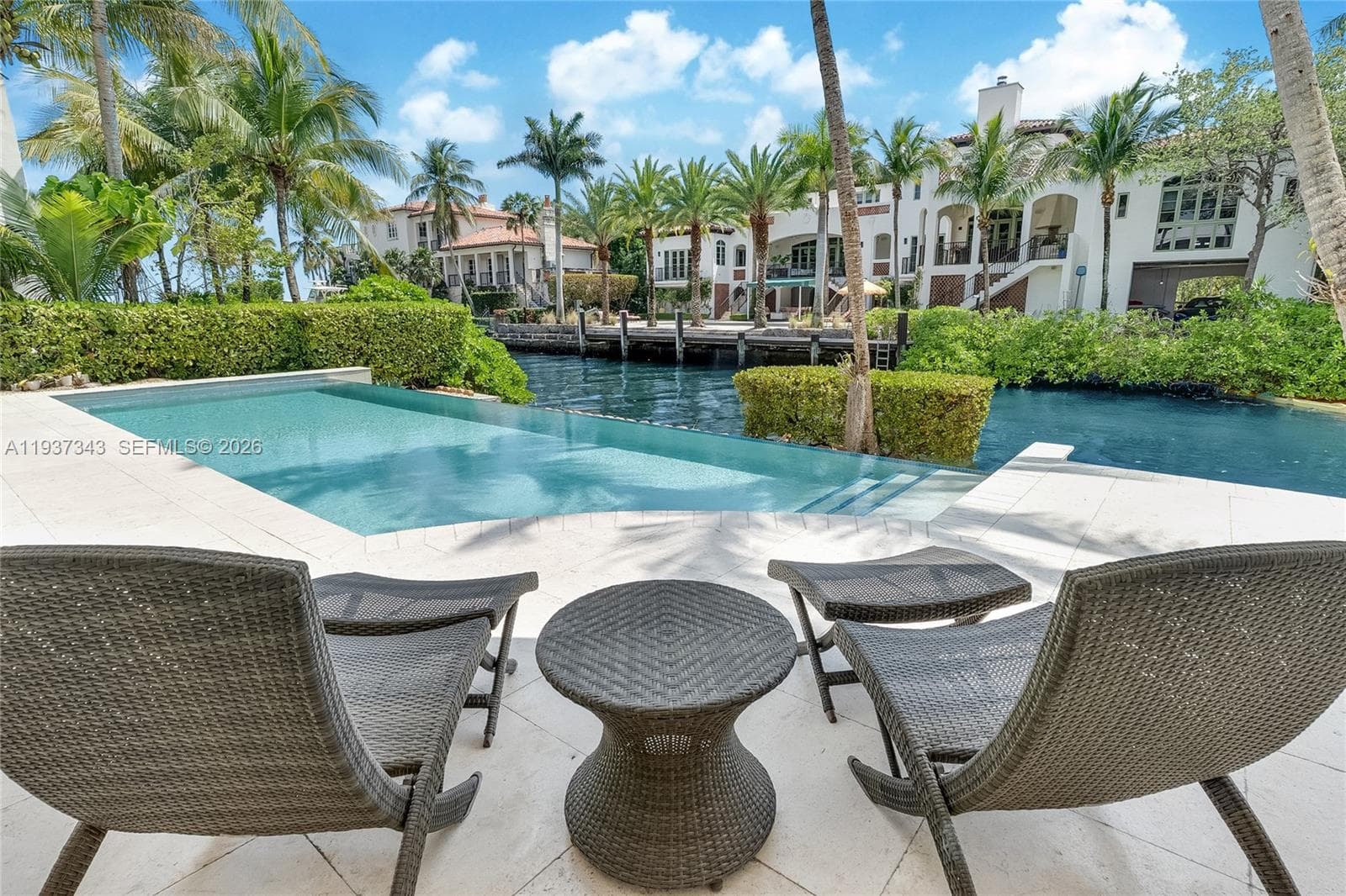 3835 Carole Ct, Miami FL 33133 — 24