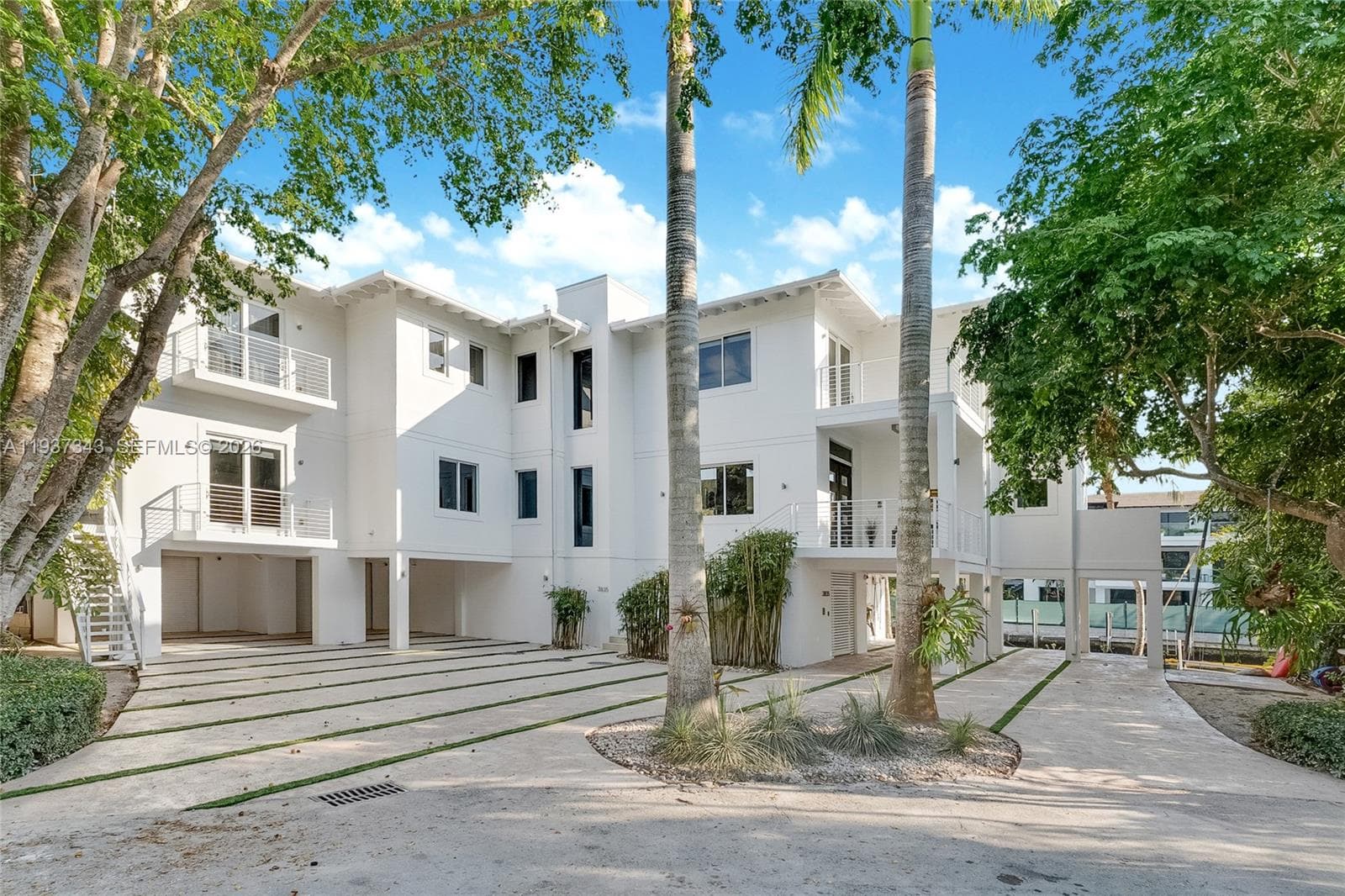 3835 Carole Ct, Miami FL 33133 — 4