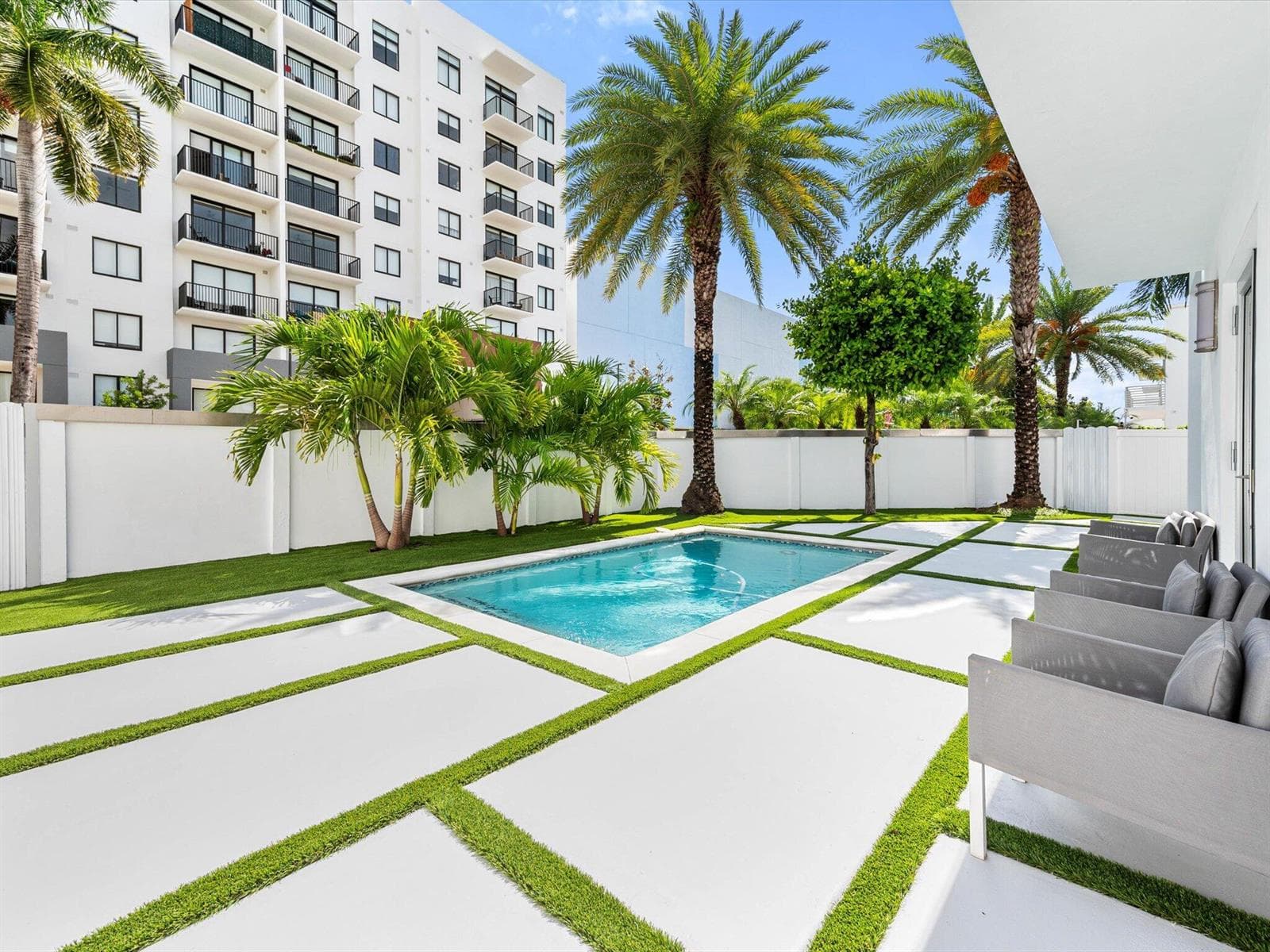 8405 NW 34th Drive, Doral FL 33122 — 17
