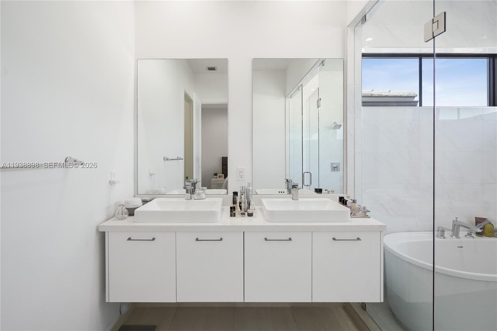 8144 NW 43rd St, Doral FL 33166 — 17