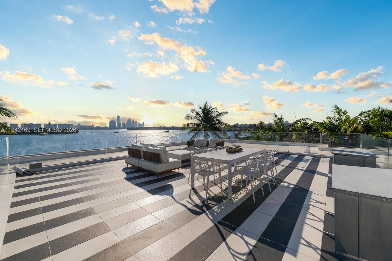 33 E Dilido Dr, Miami Beach FL 33139 — 46