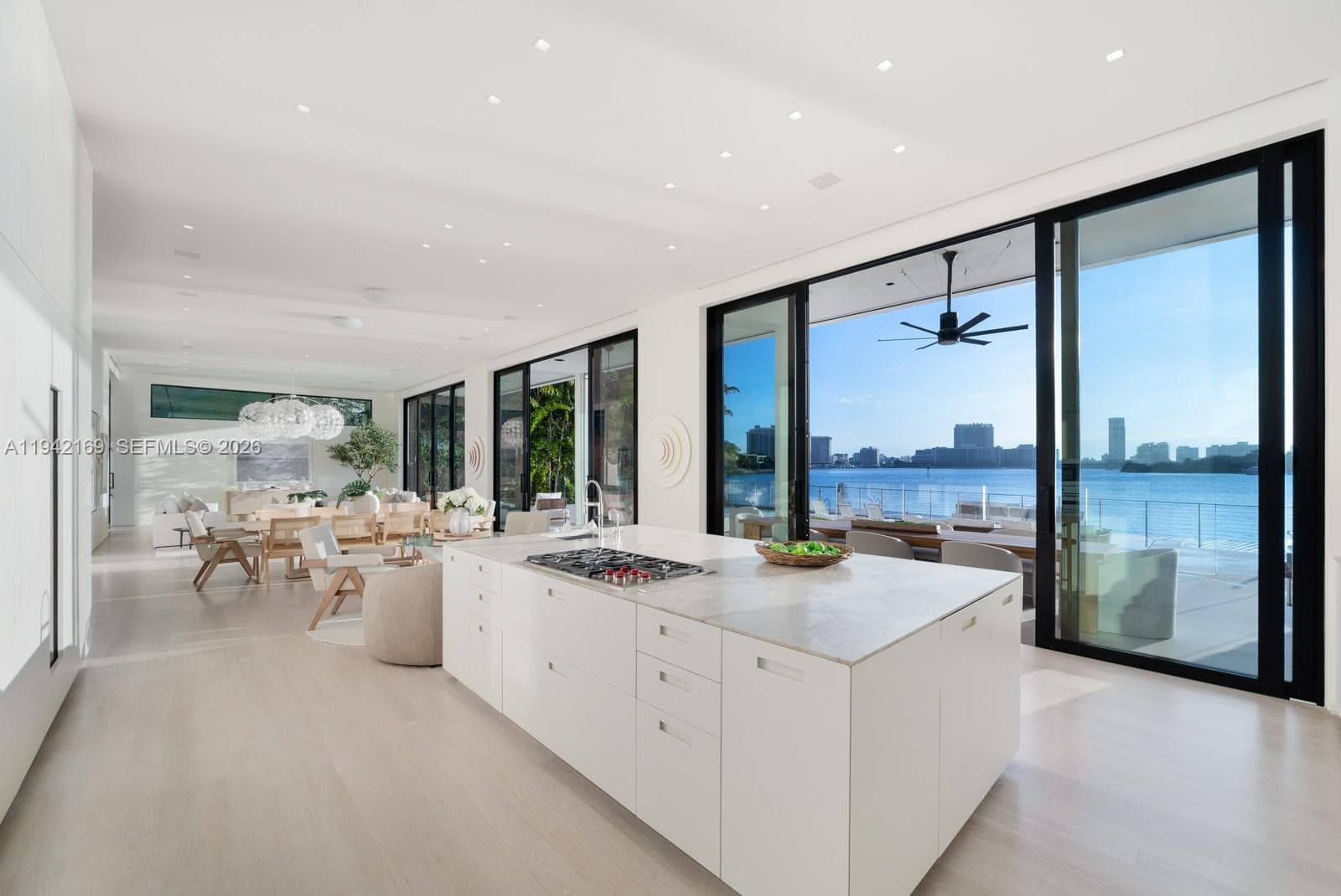 33 E Dilido Dr, Miami Beach FL 33139 — 12