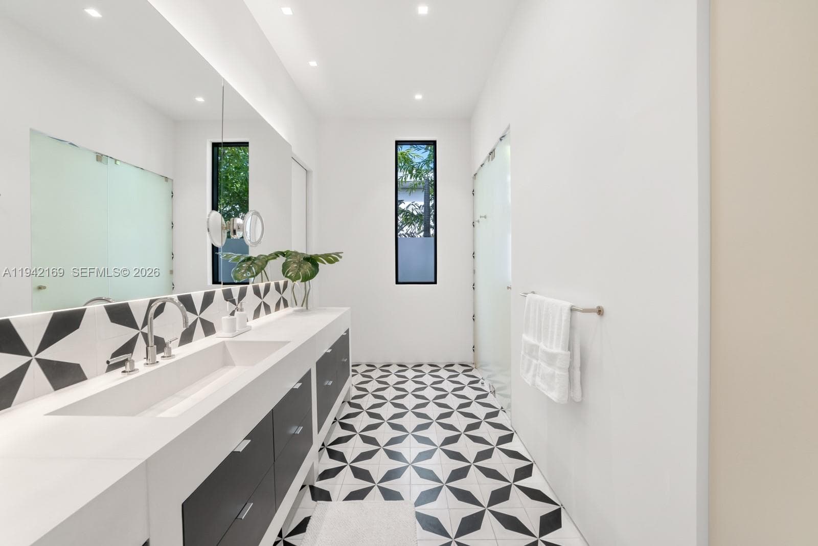 33 E Dilido Dr, Miami Beach FL 33139 — 28