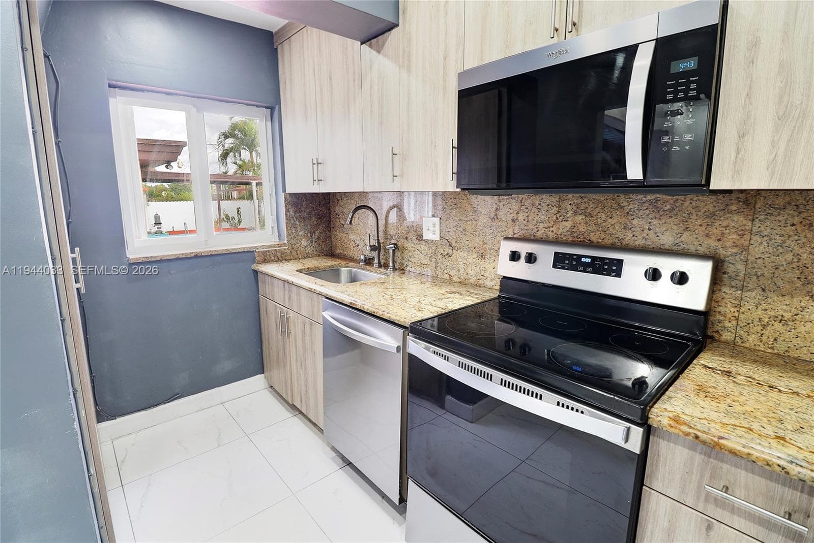 591 SE 5th St, Hialeah FL 33010 — 16