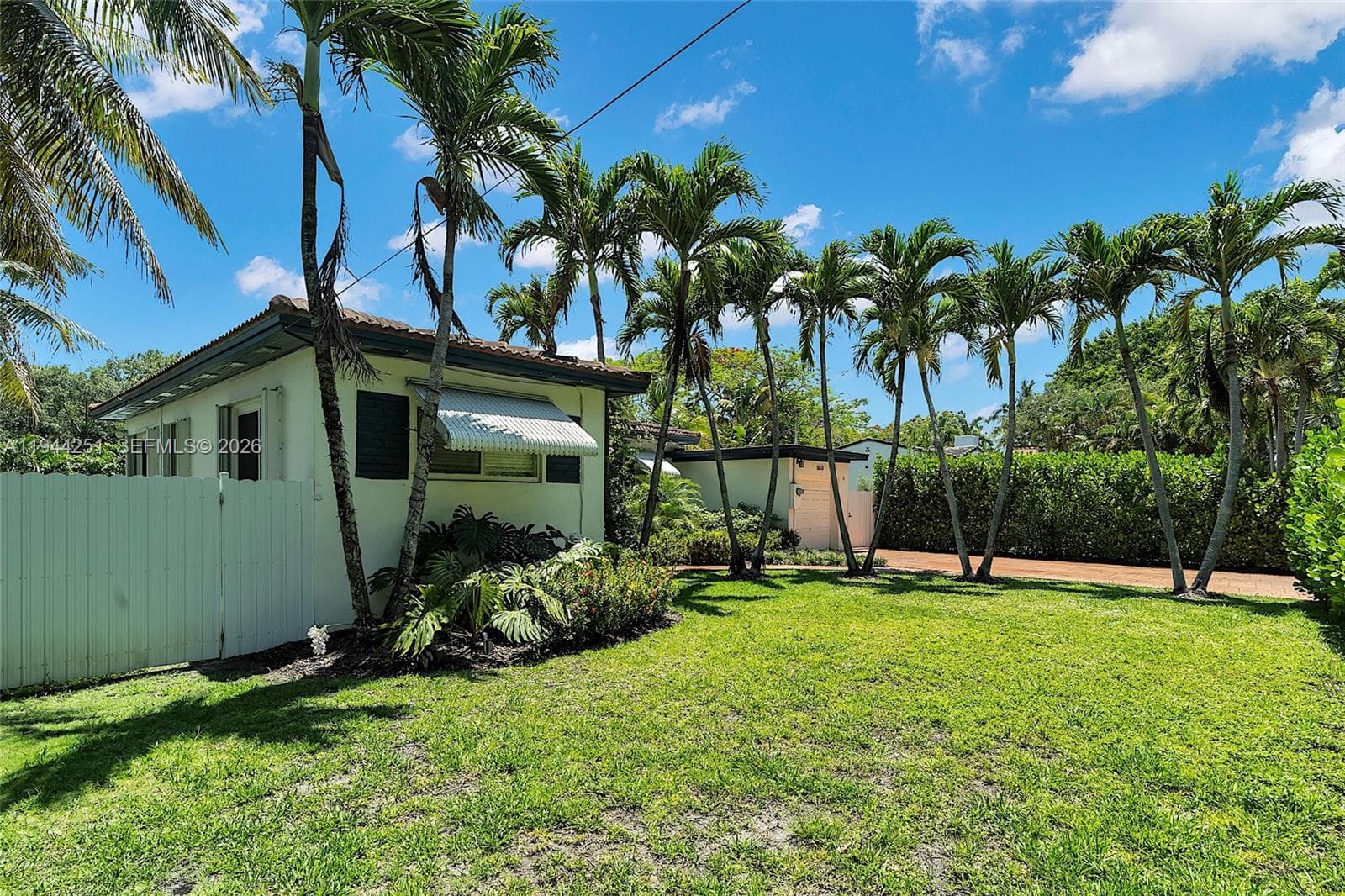 660 NE 121st St, Biscayne Park FL 33161 — 54