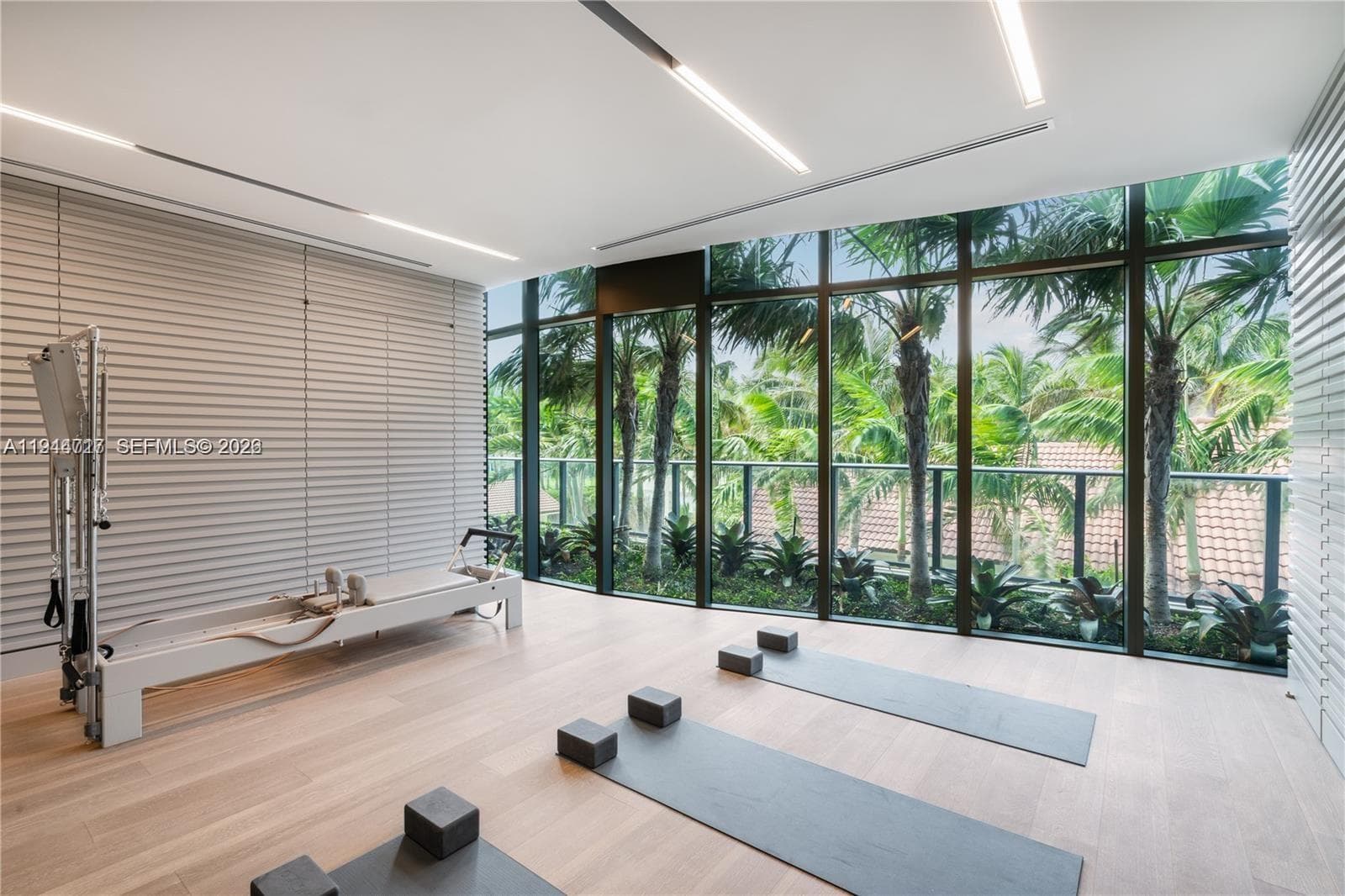 19575 Collins Ave # 12, Sunny Isles Beach FL 33160 — 89