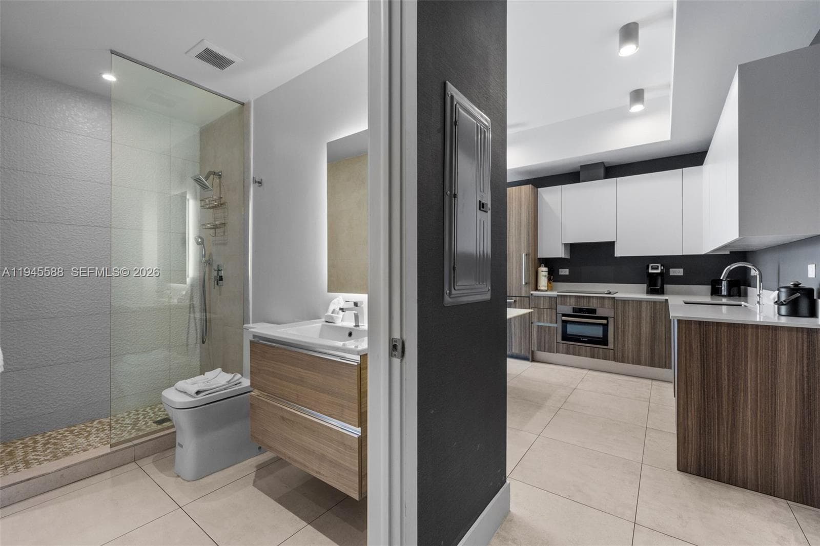 239 SW 9th St # 2102, Miami FL 33130 — 14