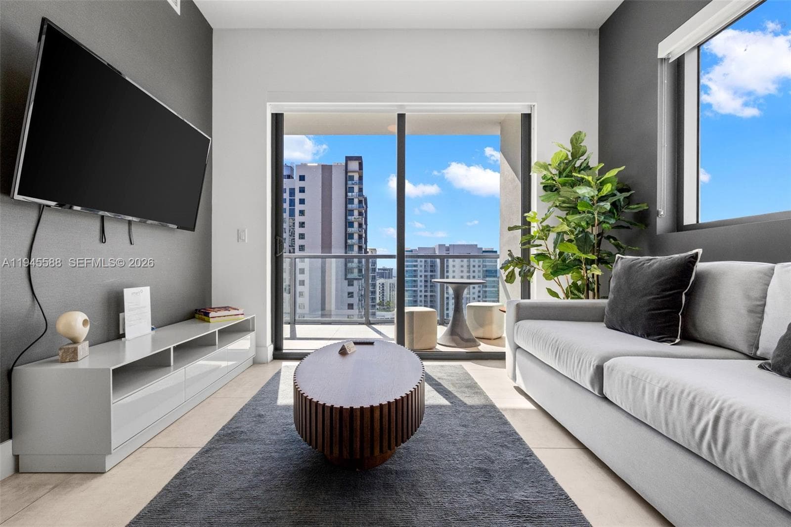 239 SW 9th St # 2102, Miami FL 33130 — 15