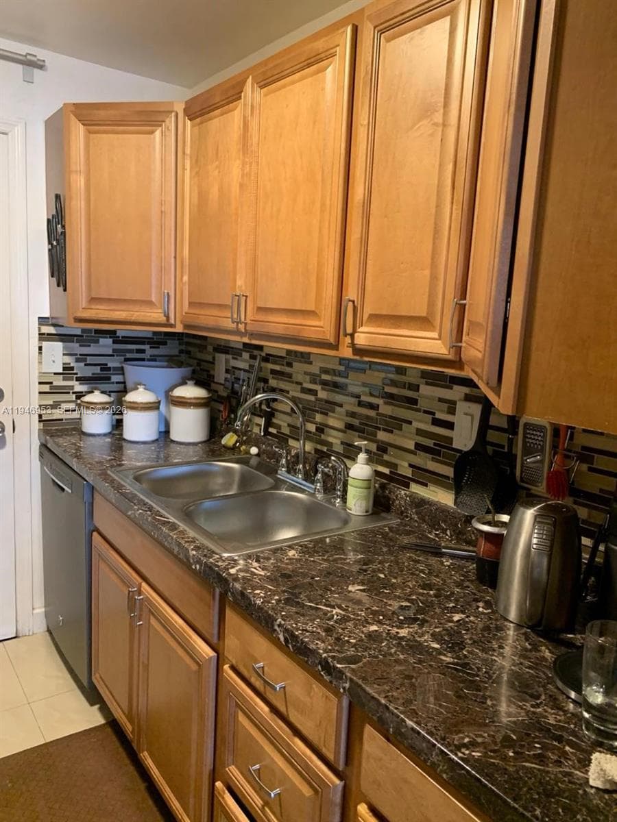16801 NE 13th Ave # 301, Miami FL 33162 — 2