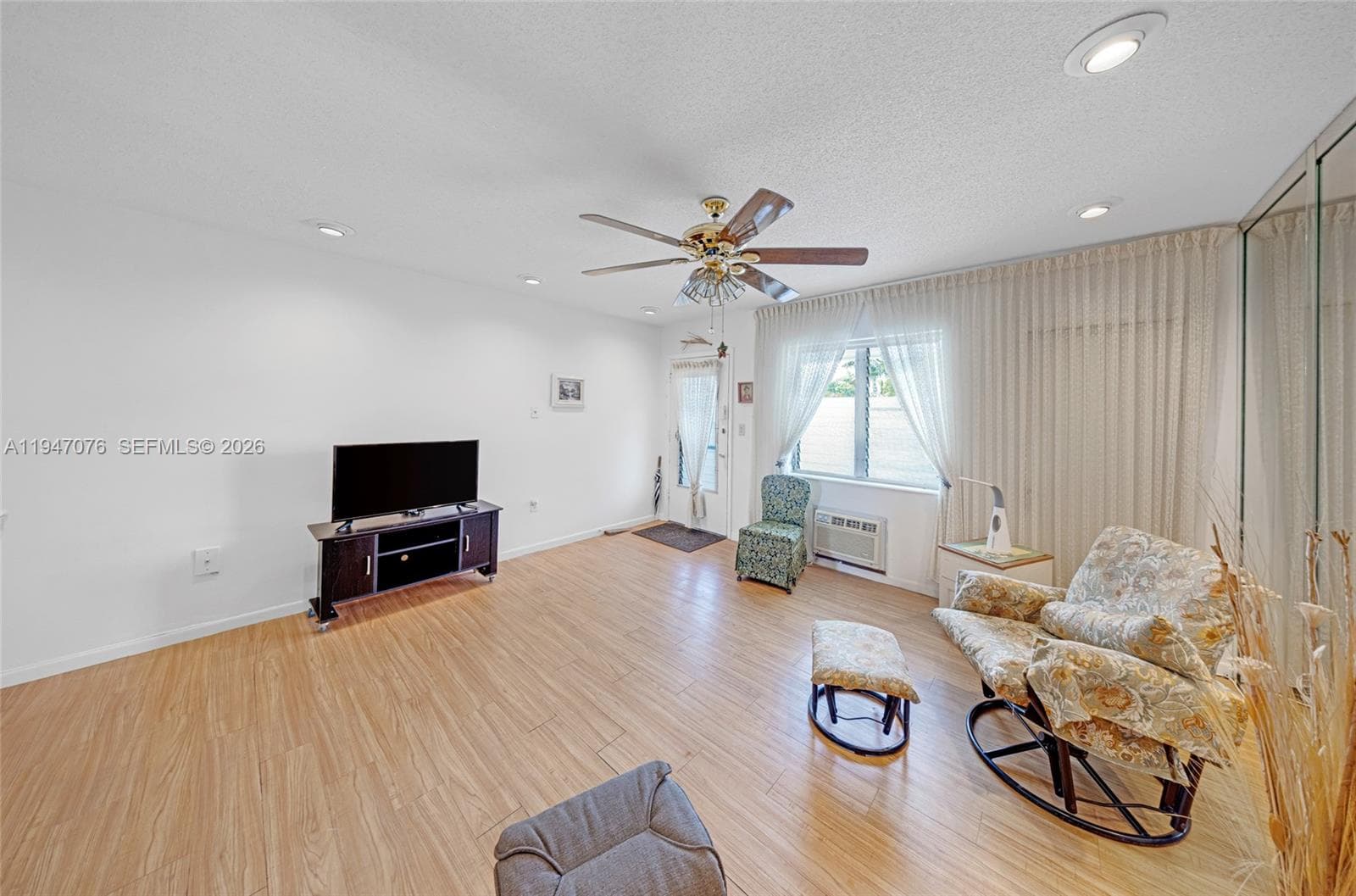 15600 NE 6th Ave # 28D, Miami FL 33162 — 2