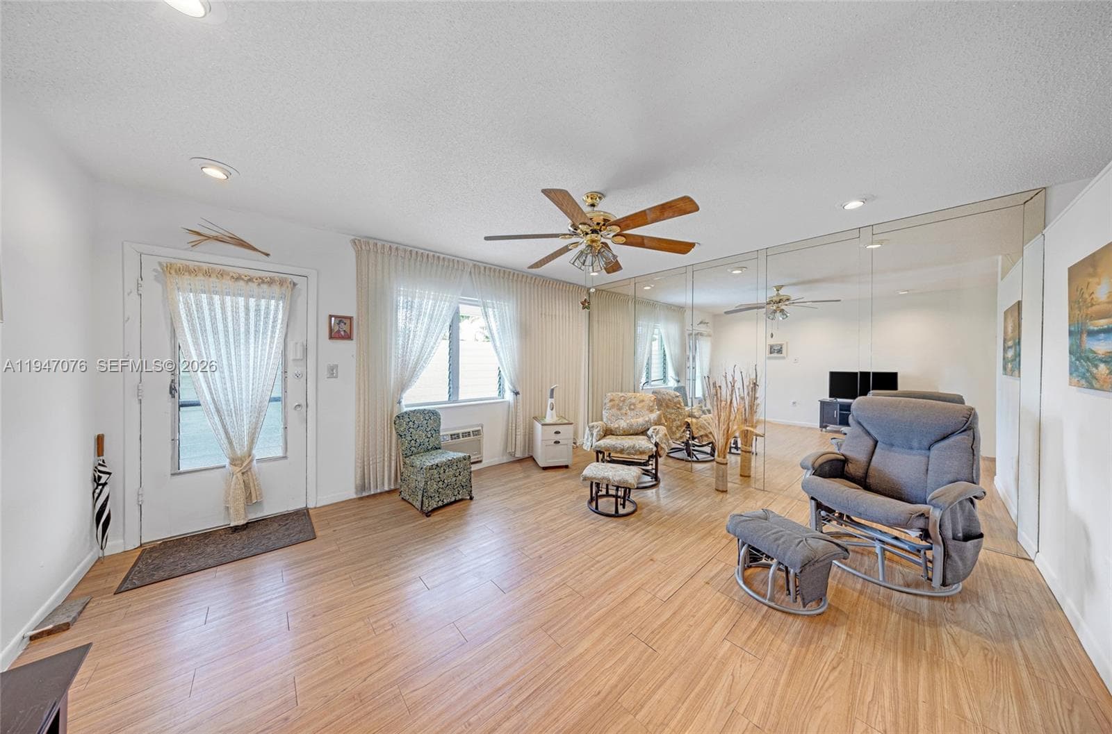 15600 NE 6th Ave # 28D, Miami FL 33162 — 1