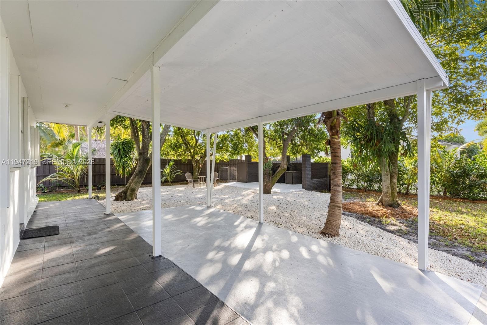 550 Cardinal St, Miami Springs FL 33166 — 18
