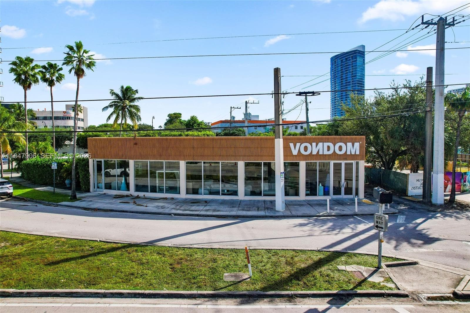3886 Biscayne Blvd, Miami FL 33137 — 10