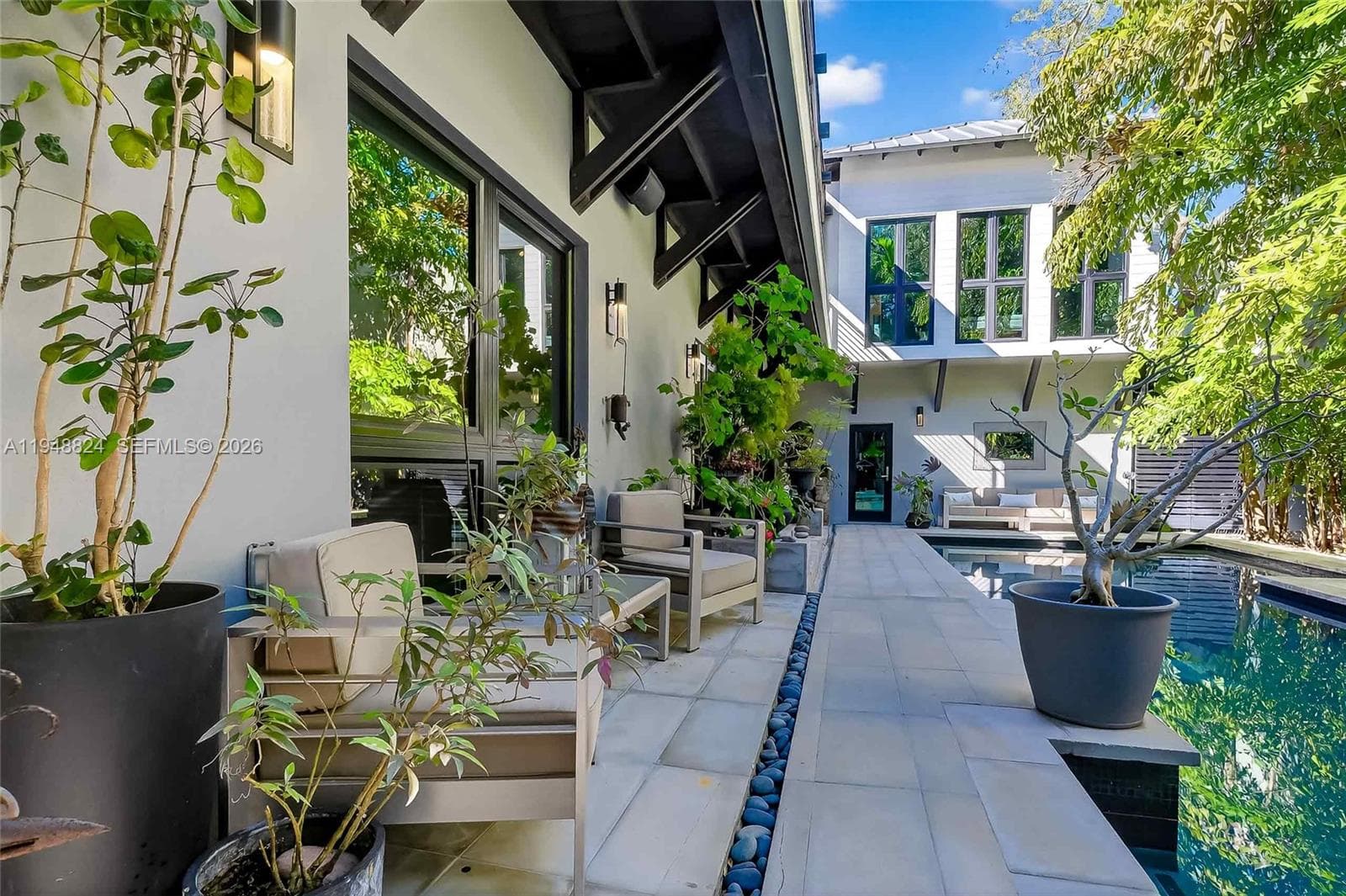 1680 Onaway Dr, Coconut Grove FL 33133 — 42