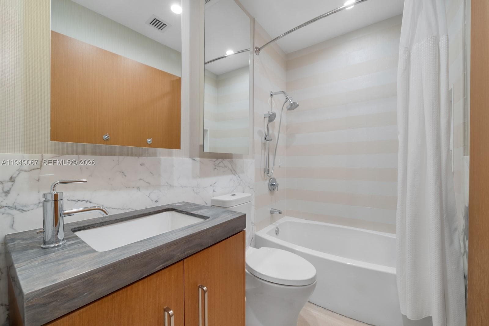 6840 Sunrise Pl, Coral Gables FL 33133 — 23