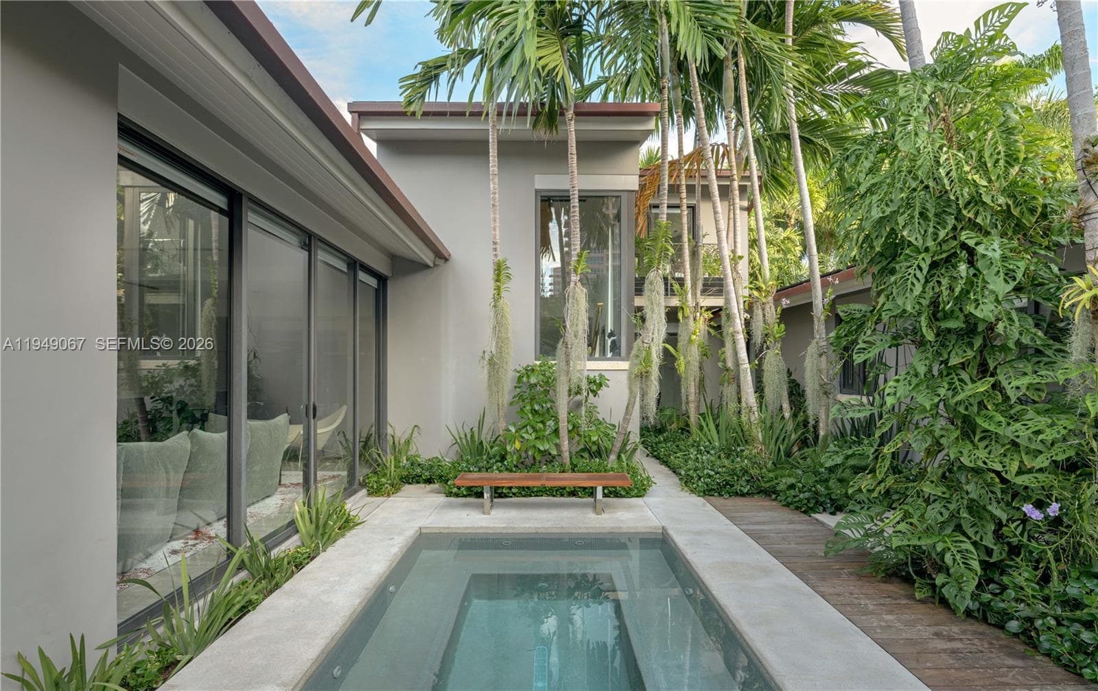 6840 Sunrise Pl, Coral Gables FL 33133 — 53