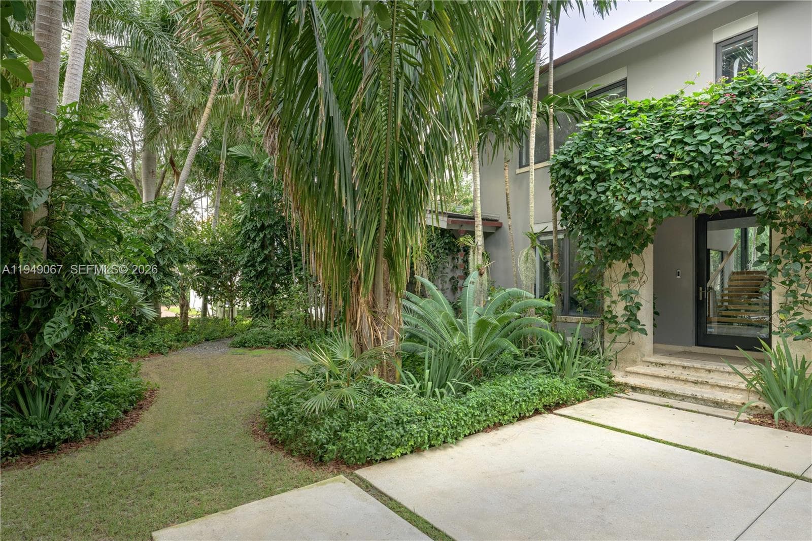 6840 Sunrise Pl, Coral Gables FL 33133 — 5
