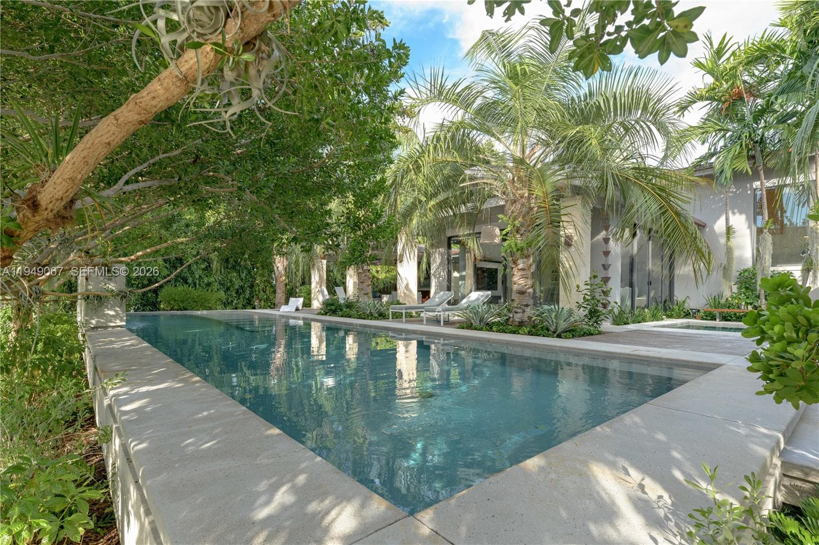6840 Sunrise Pl, Coral Gables FL 33133 — 33