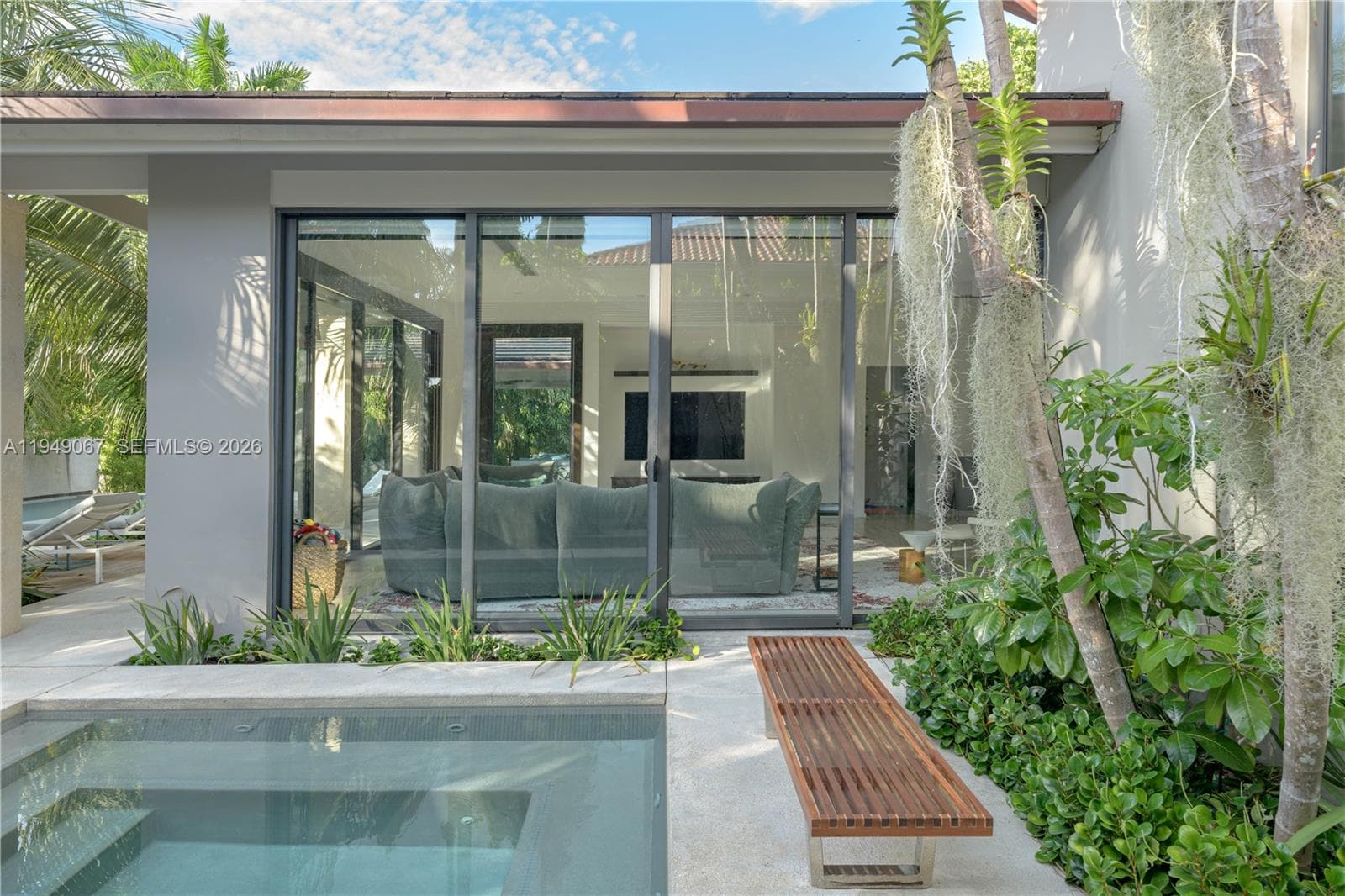 6840 Sunrise Pl, Coral Gables FL 33133 — 51