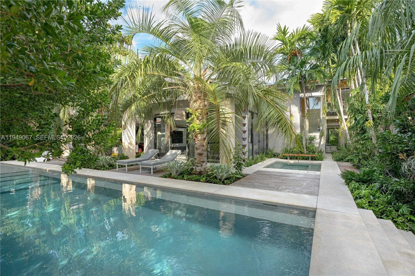 6840 Sunrise Pl, Coral Gables FL 33133 — 35