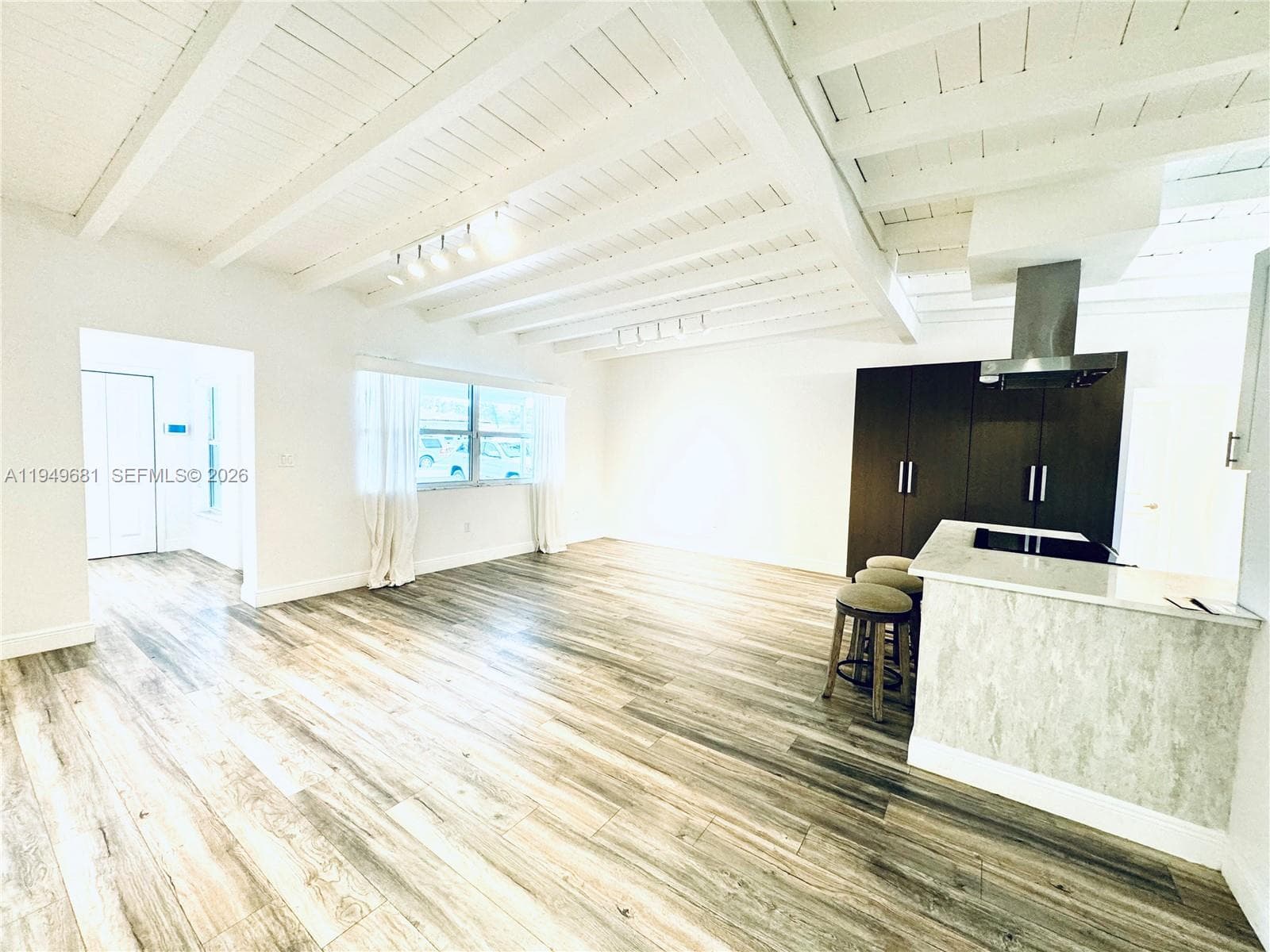 2075 S Hibiscus Dr, North Miami FL 33181 — 6