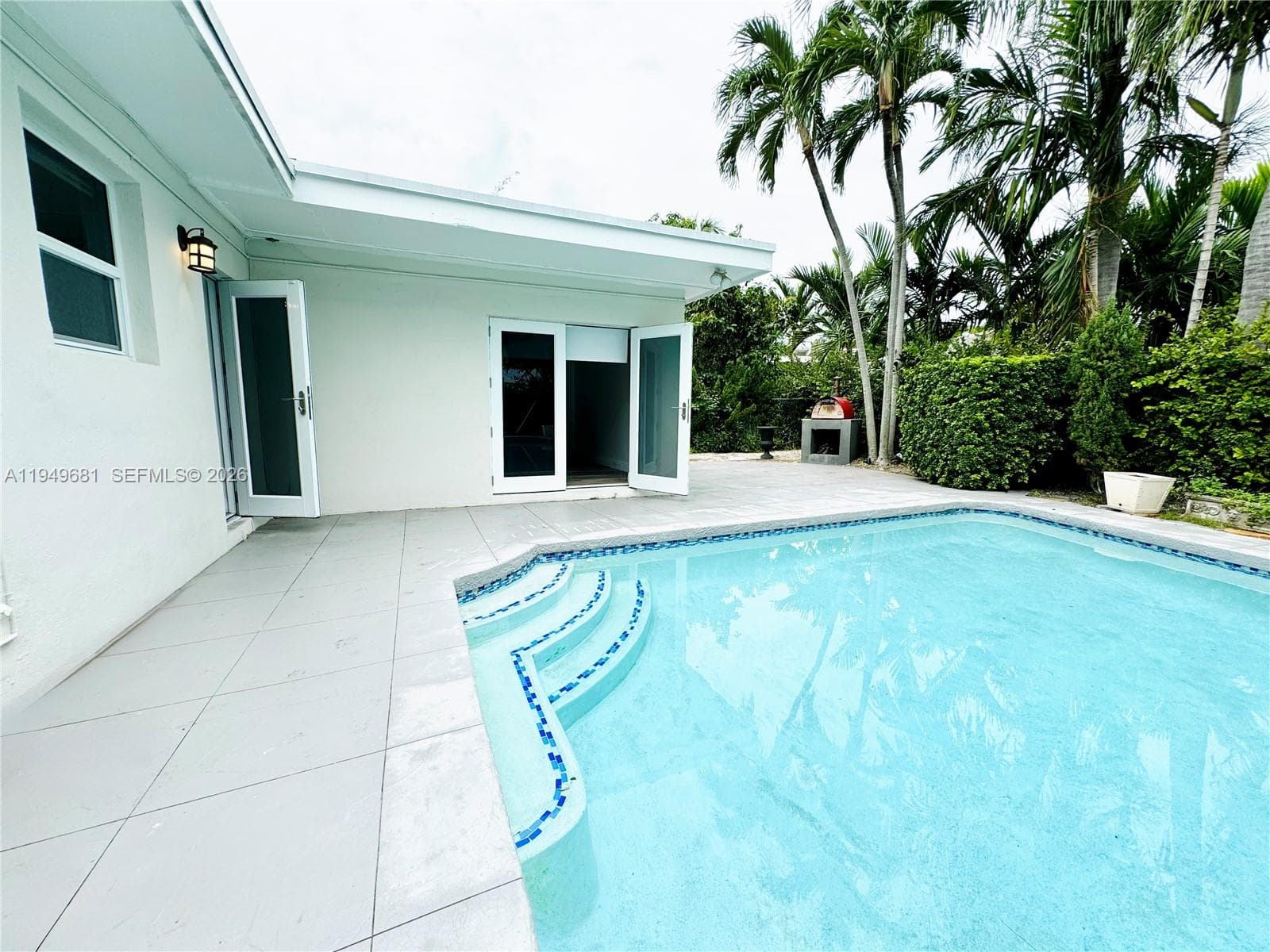 2075 S Hibiscus Dr, North Miami FL 33181 — 28
