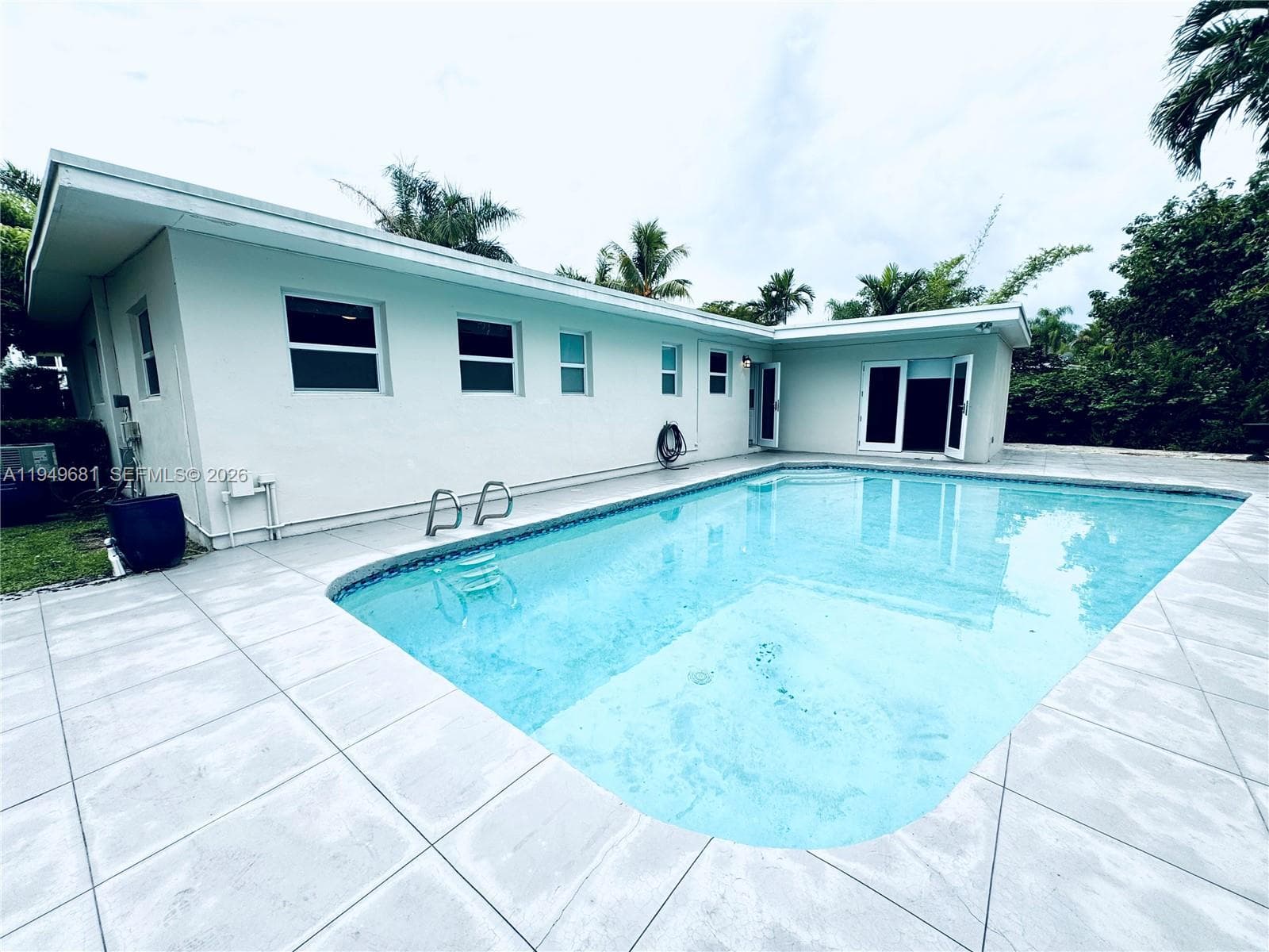 2075 S Hibiscus Dr, North Miami FL 33181 — 4
