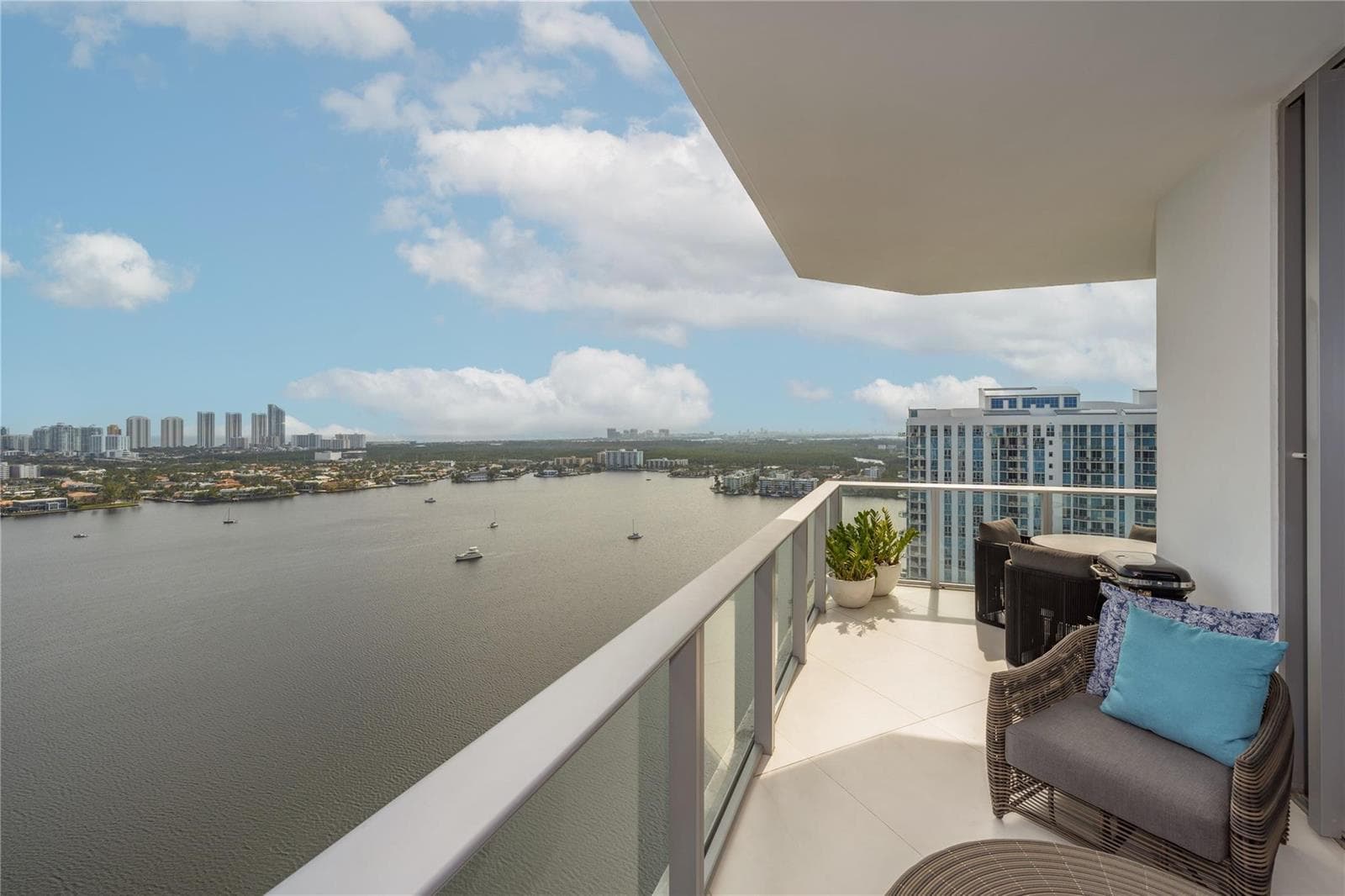 17301 Biscayne Boulevard # 7, Aventura FL 33160 — 52