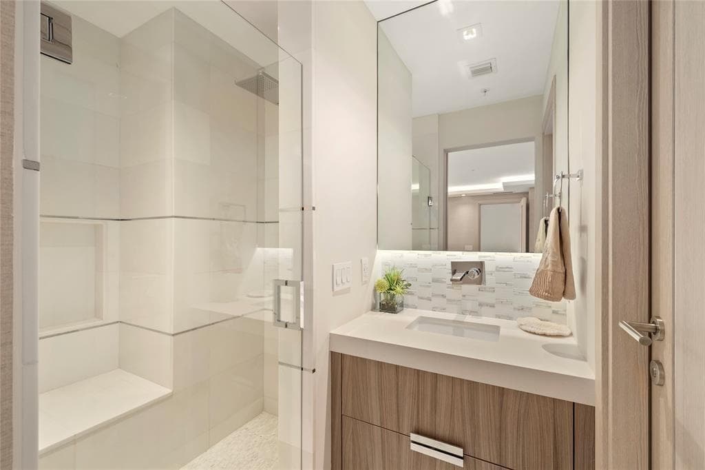 17301 Biscayne Boulevard # 7, Aventura FL 33160 — 24
