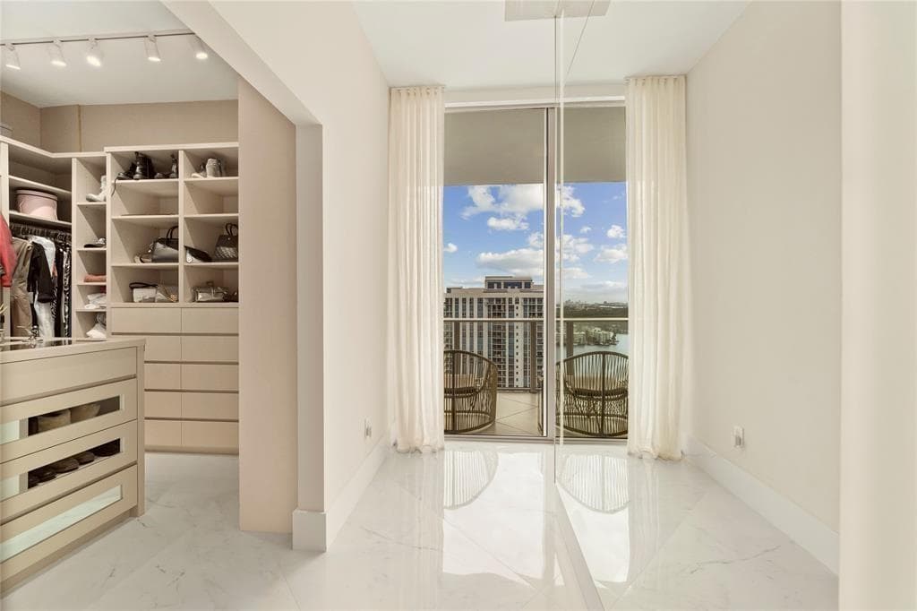 17301 Biscayne Boulevard # 7, Aventura FL 33160 — 21