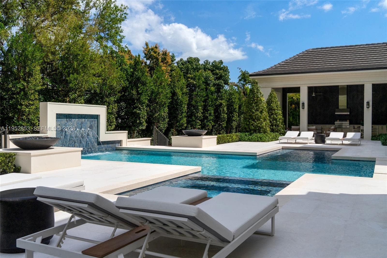5901 SW 107th St, Pinecrest FL 33156 — 32