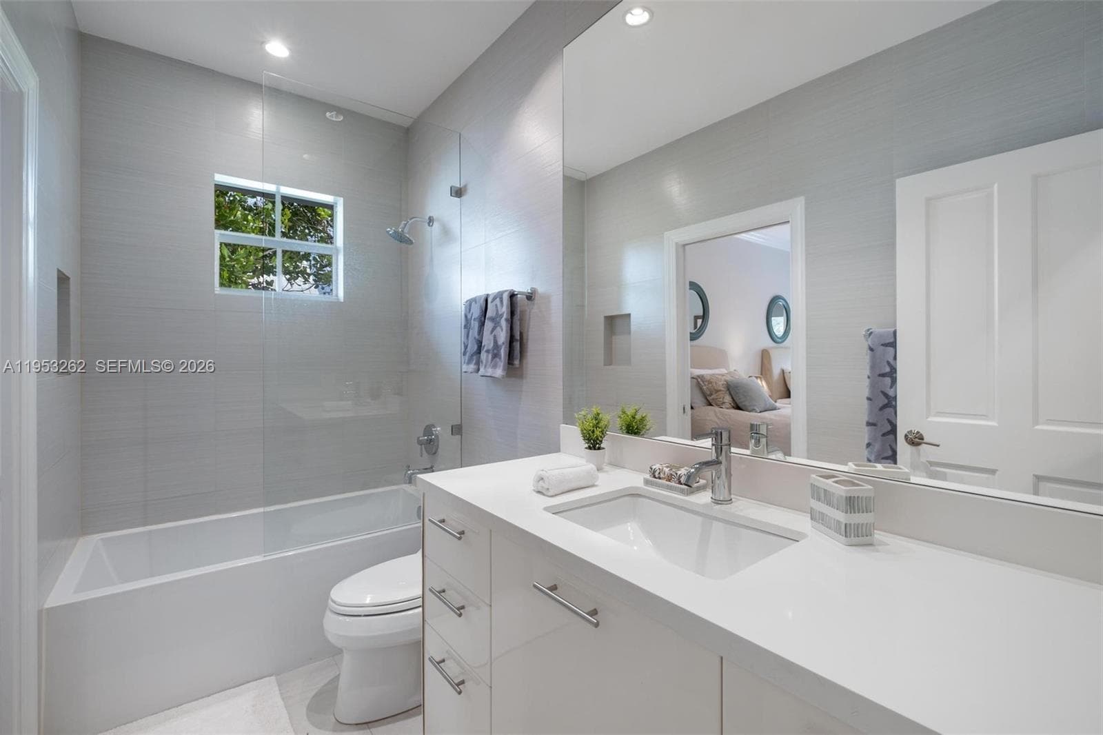 164 W Mashta Dr, Key Biscayne FL 33149 — 25