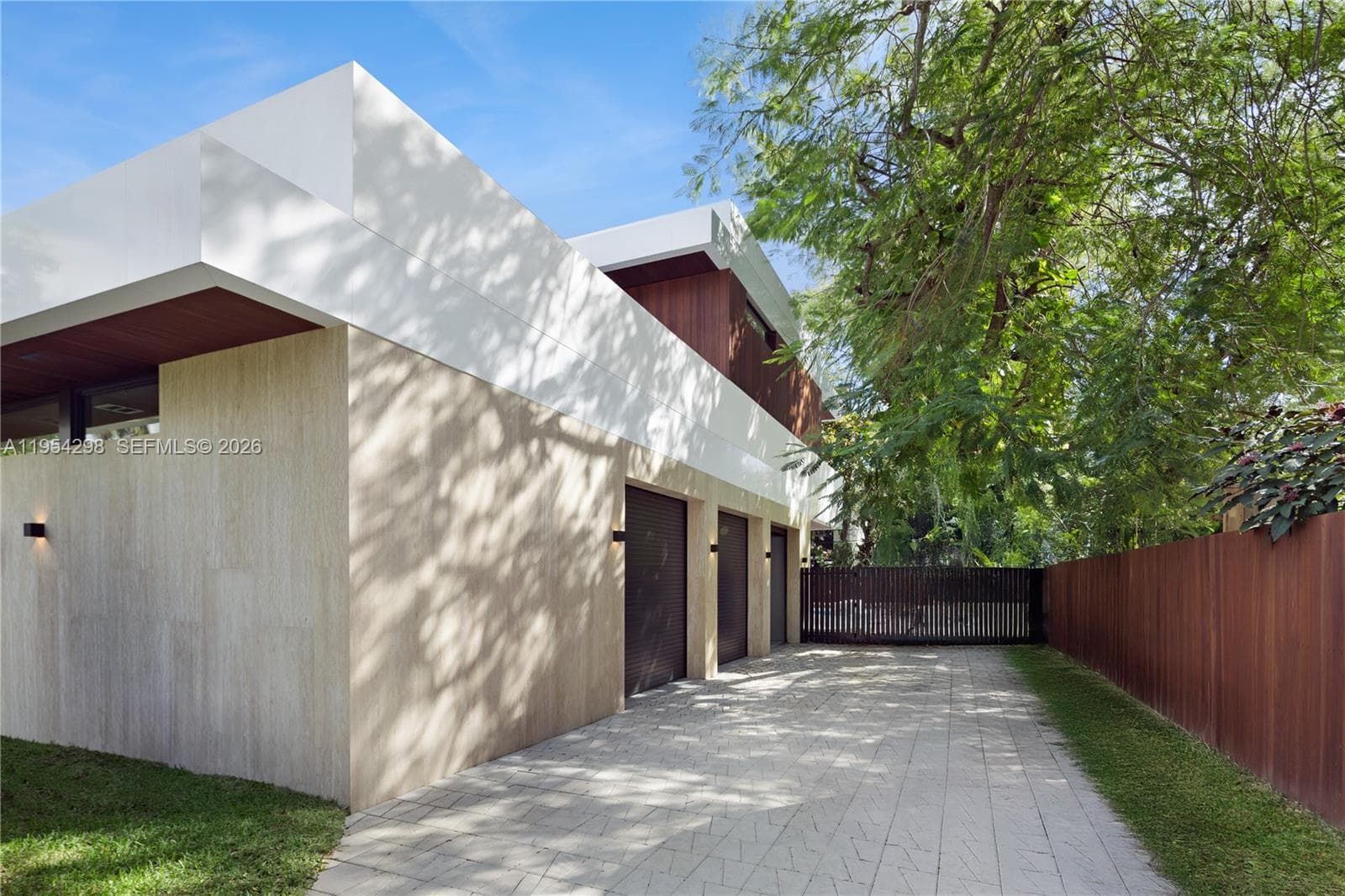 3210 Coacoochee St, Miami FL 33133 — 27