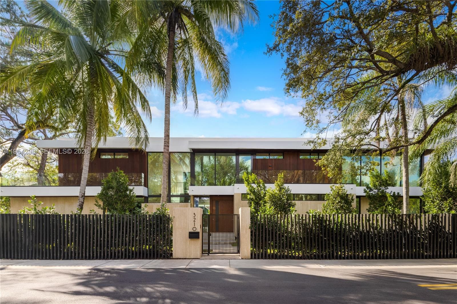 3210 Coacoochee St, Miami FL 33133 — 24