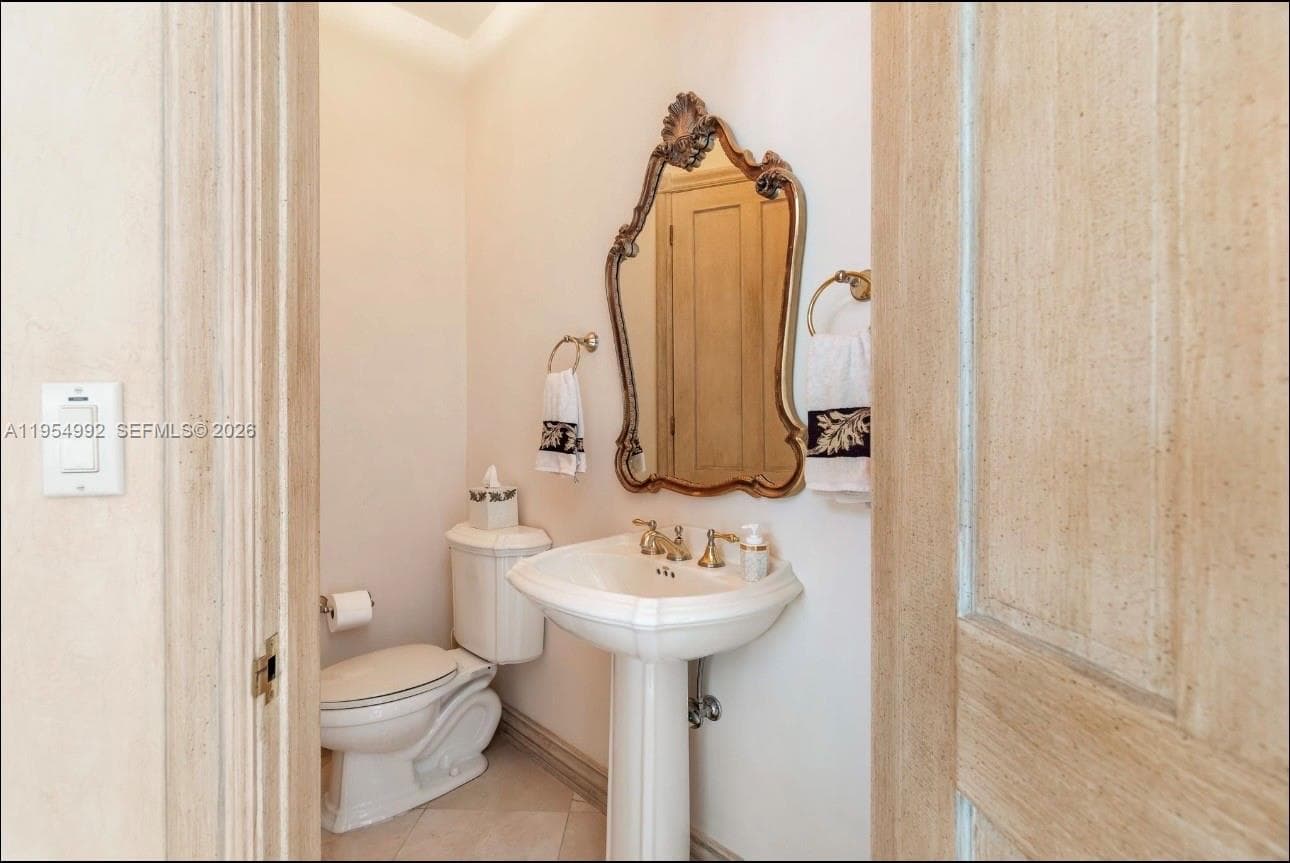 6275 Dolphin Dr, Coral Gables FL 33158 — 26