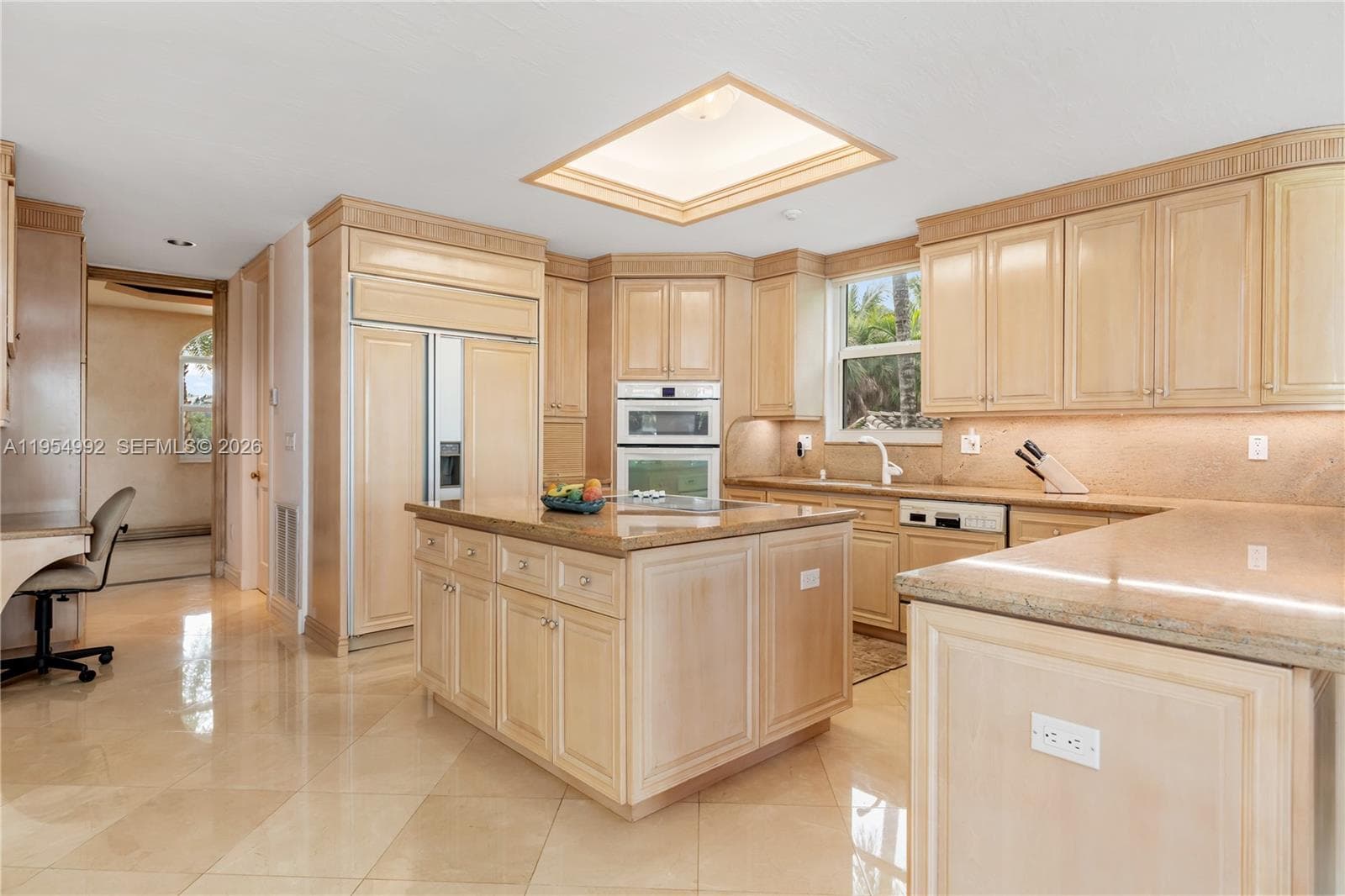 6275 Dolphin Dr, Coral Gables FL 33158 — 37