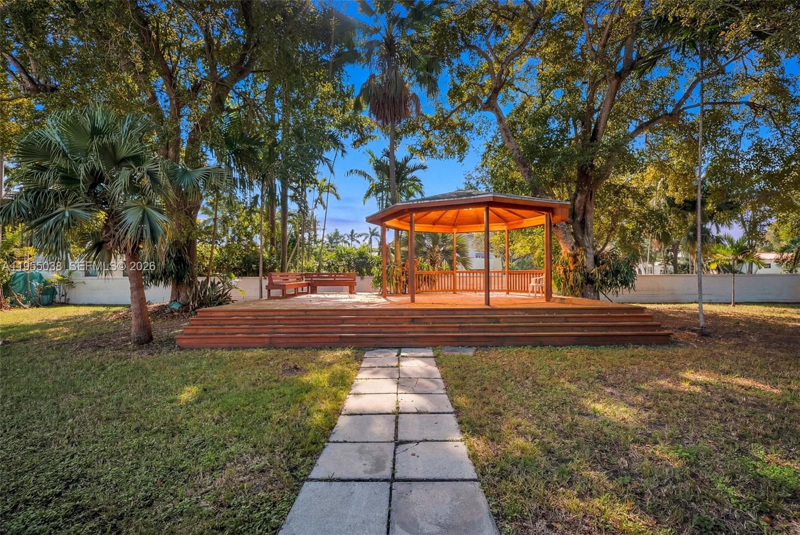520 Morningside Dr, Miami Springs FL 33166 — 52