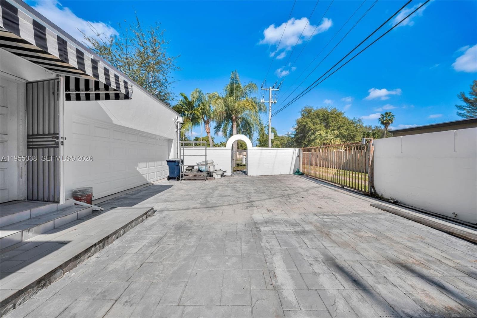 520 Morningside Dr, Miami Springs FL 33166 — 47