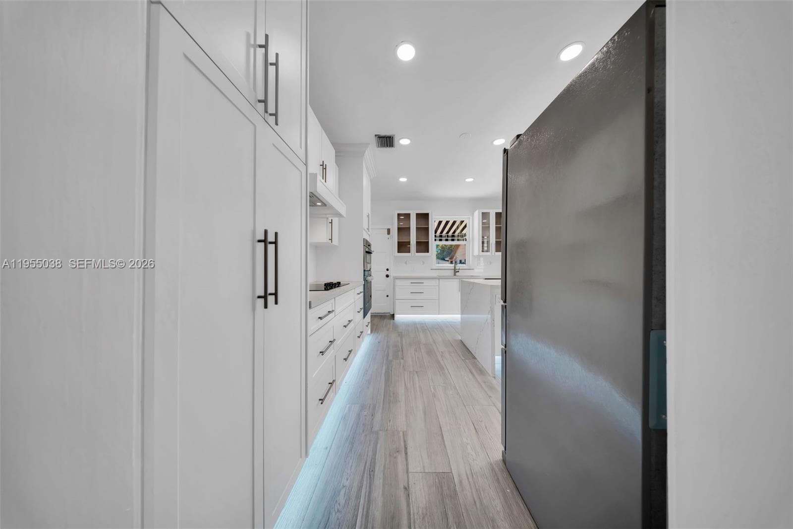 520 Morningside Dr, Miami Springs FL 33166 — 24