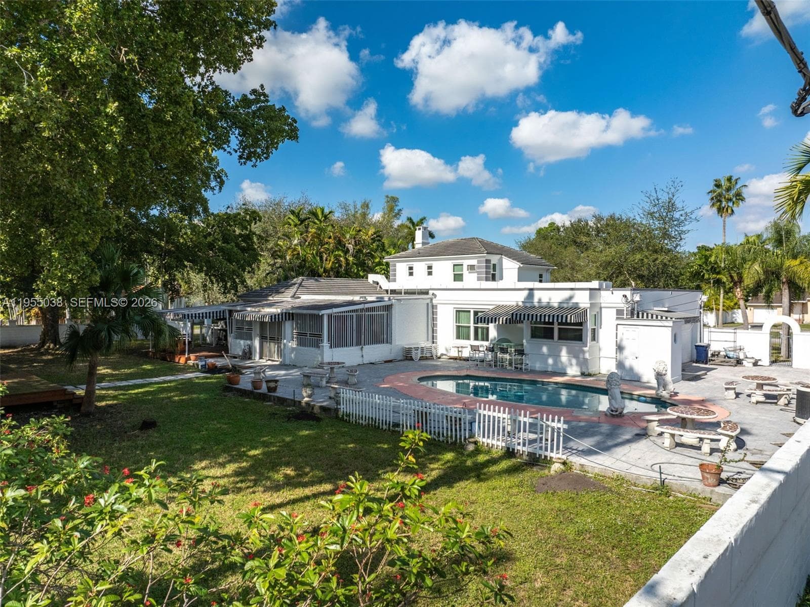 520 Morningside Dr, Miami Springs FL 33166 — 50