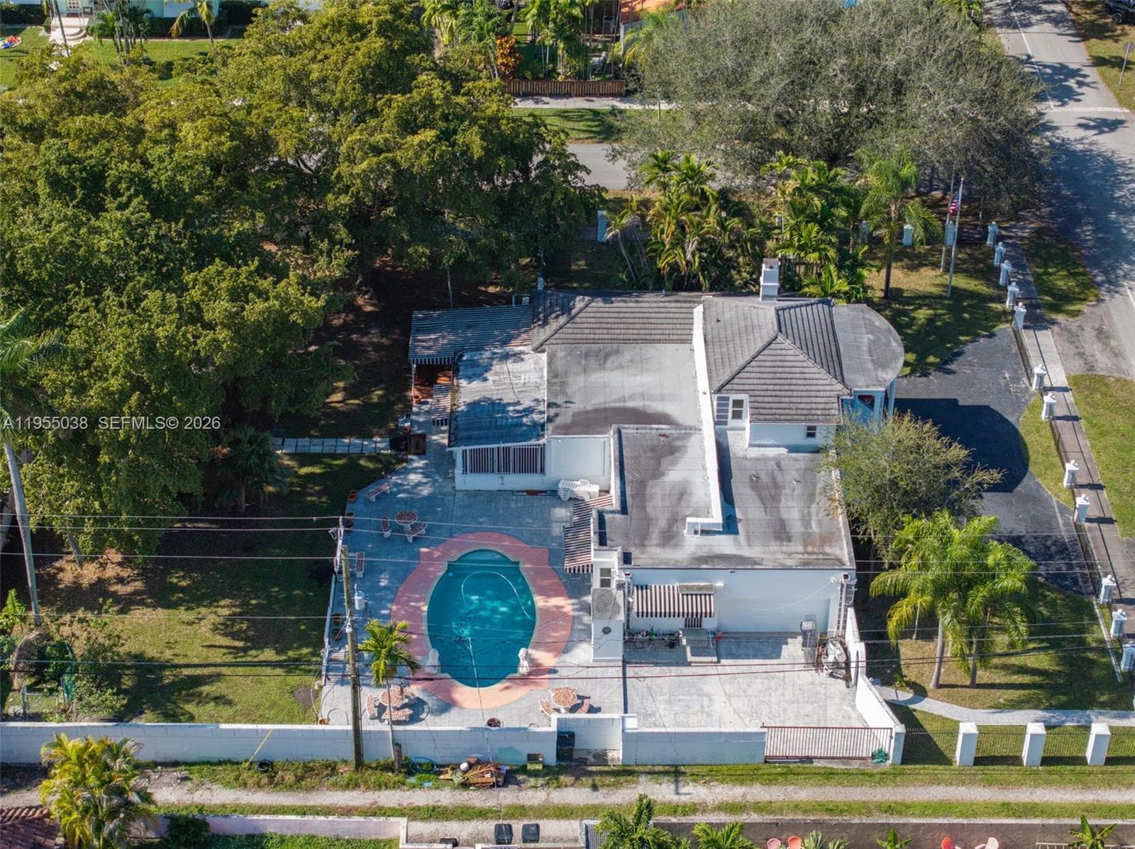 520 Morningside Dr, Miami Springs FL 33166 — 58