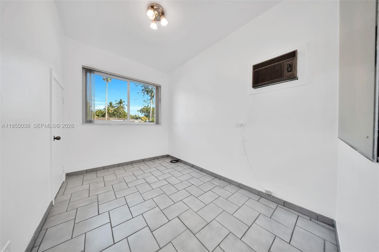 520 Morningside Dr, Miami Springs FL 33166 — 35