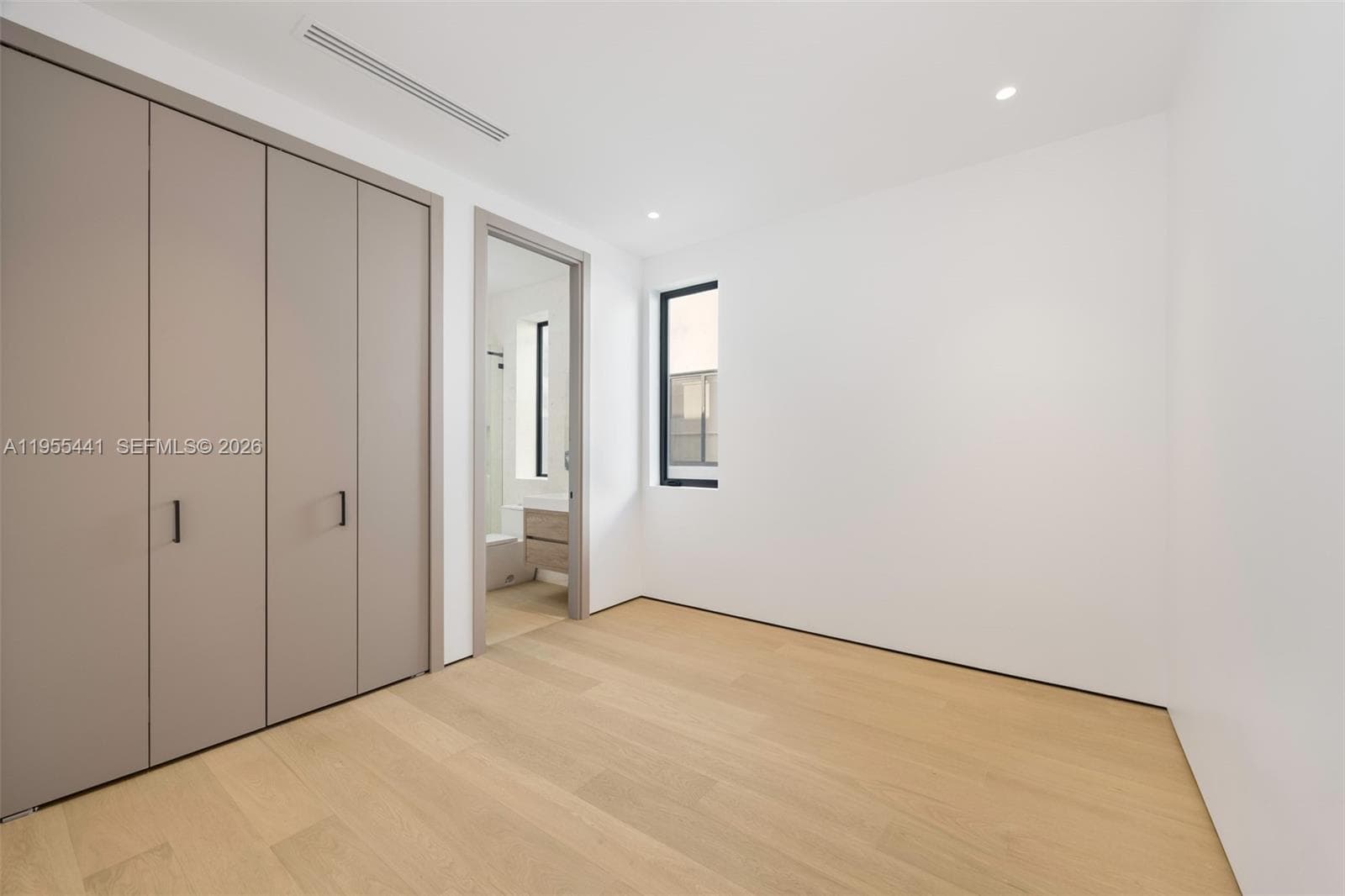 3144 Elizabeth St, Coconut Grove FL 33133 — 23