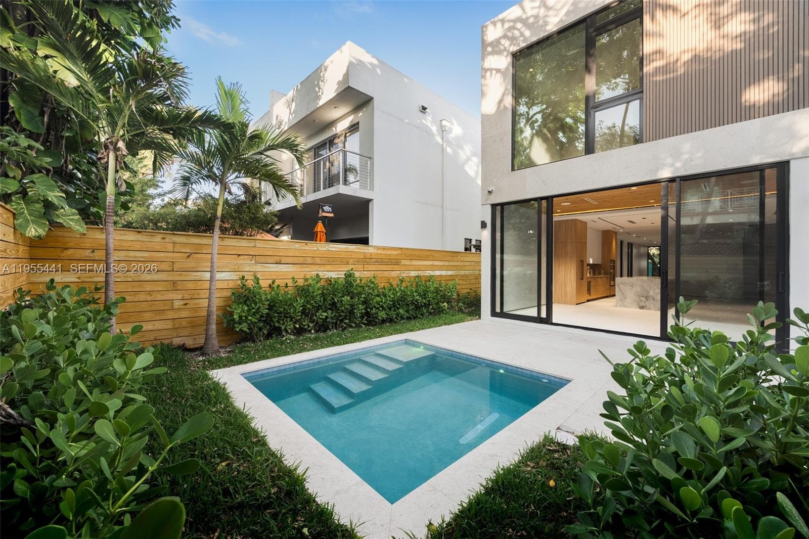 3144 Elizabeth St, Coconut Grove FL 33133 — 1