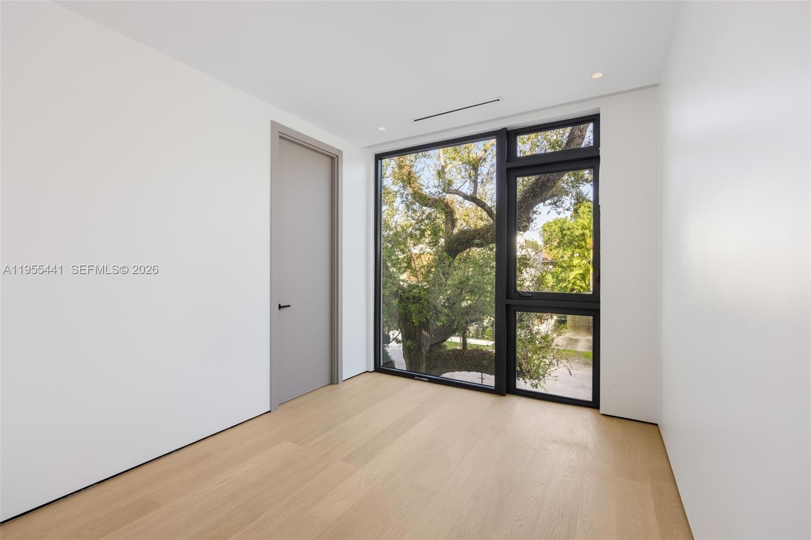 3144 Elizabeth St, Coconut Grove FL 33133 — 24