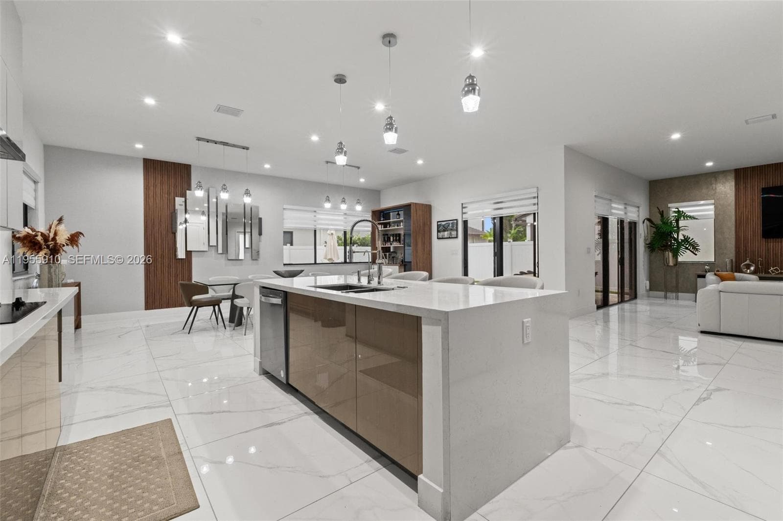 8086 NW 47th Ter, Doral FL 33166 — 10