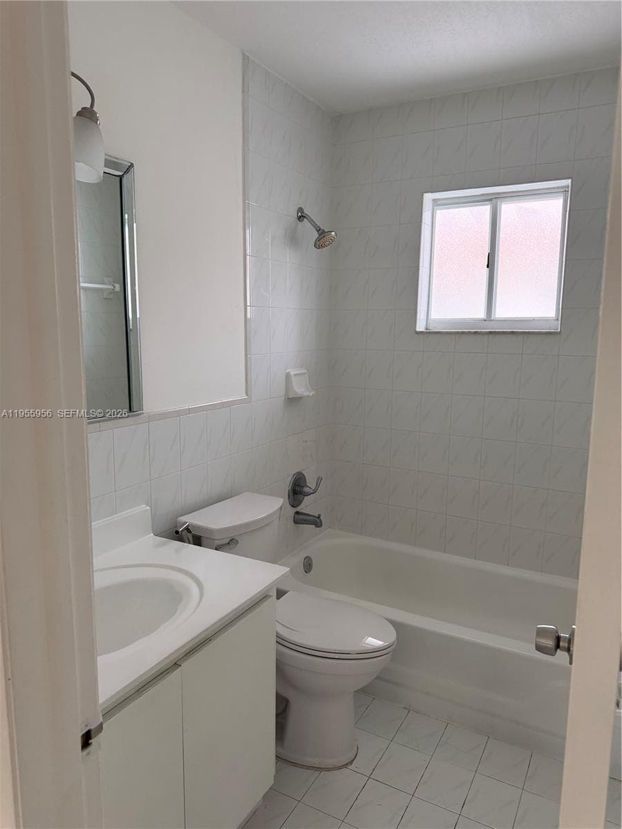 10101 W Okeechobee Rd # 17202, Hialeah Gardens FL 33016 — 12