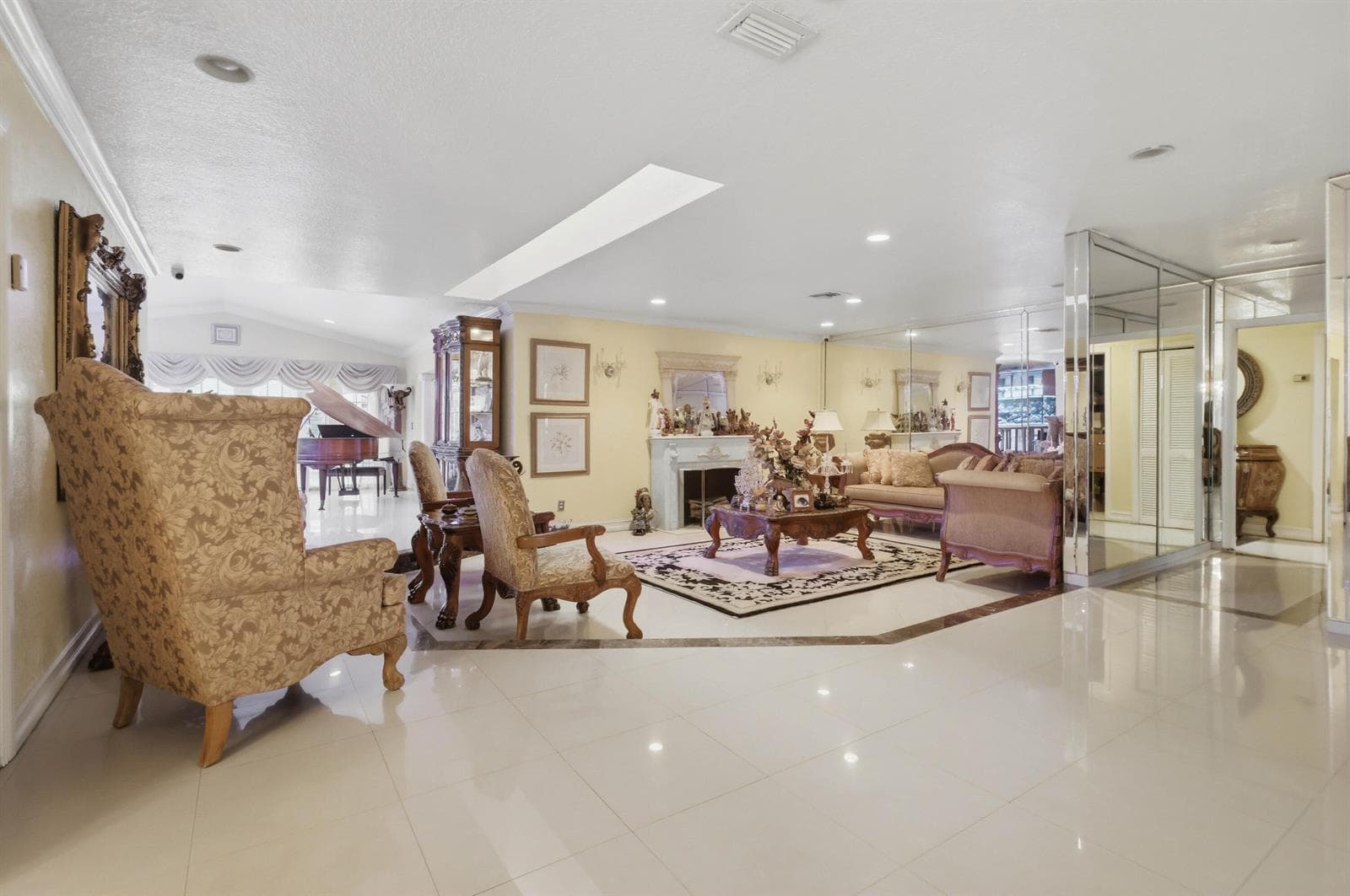 7445 N Augusta Drive, Hialeah FL 33015 — 19